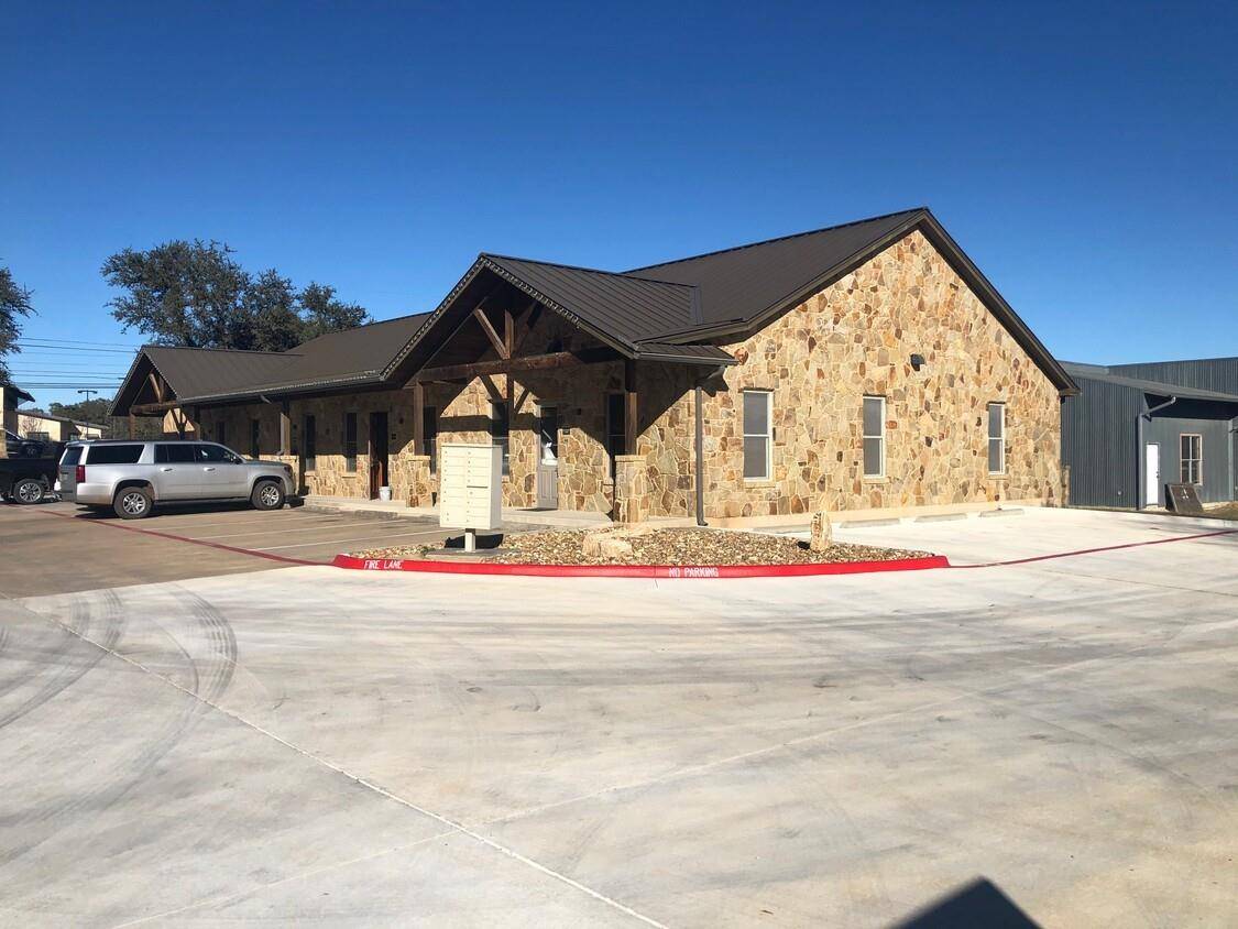 701 HWY 290 W #103, Dripping Springs, TX 78620
