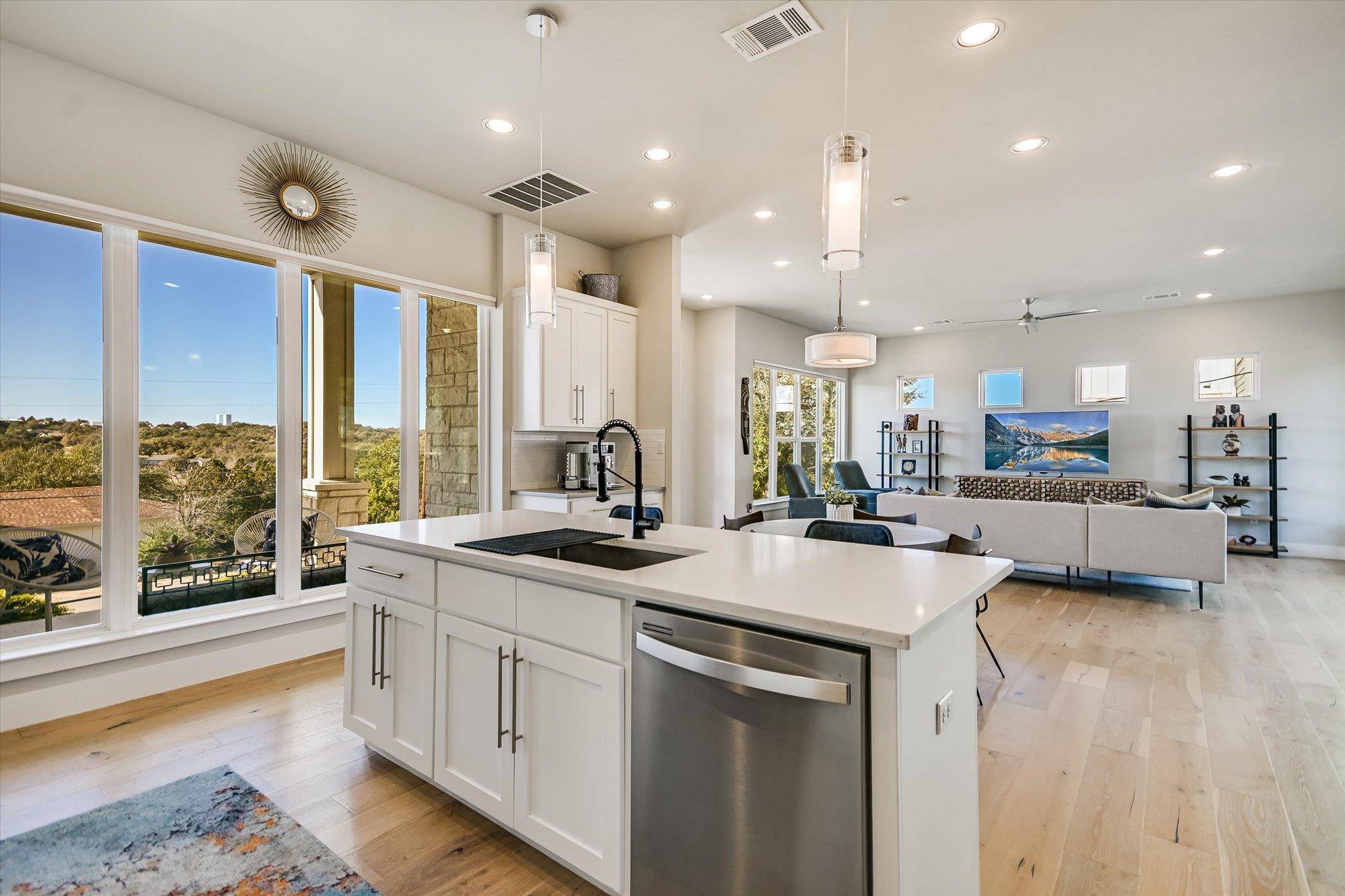 1005 Larkhall DR, Spicewood, TX 78669