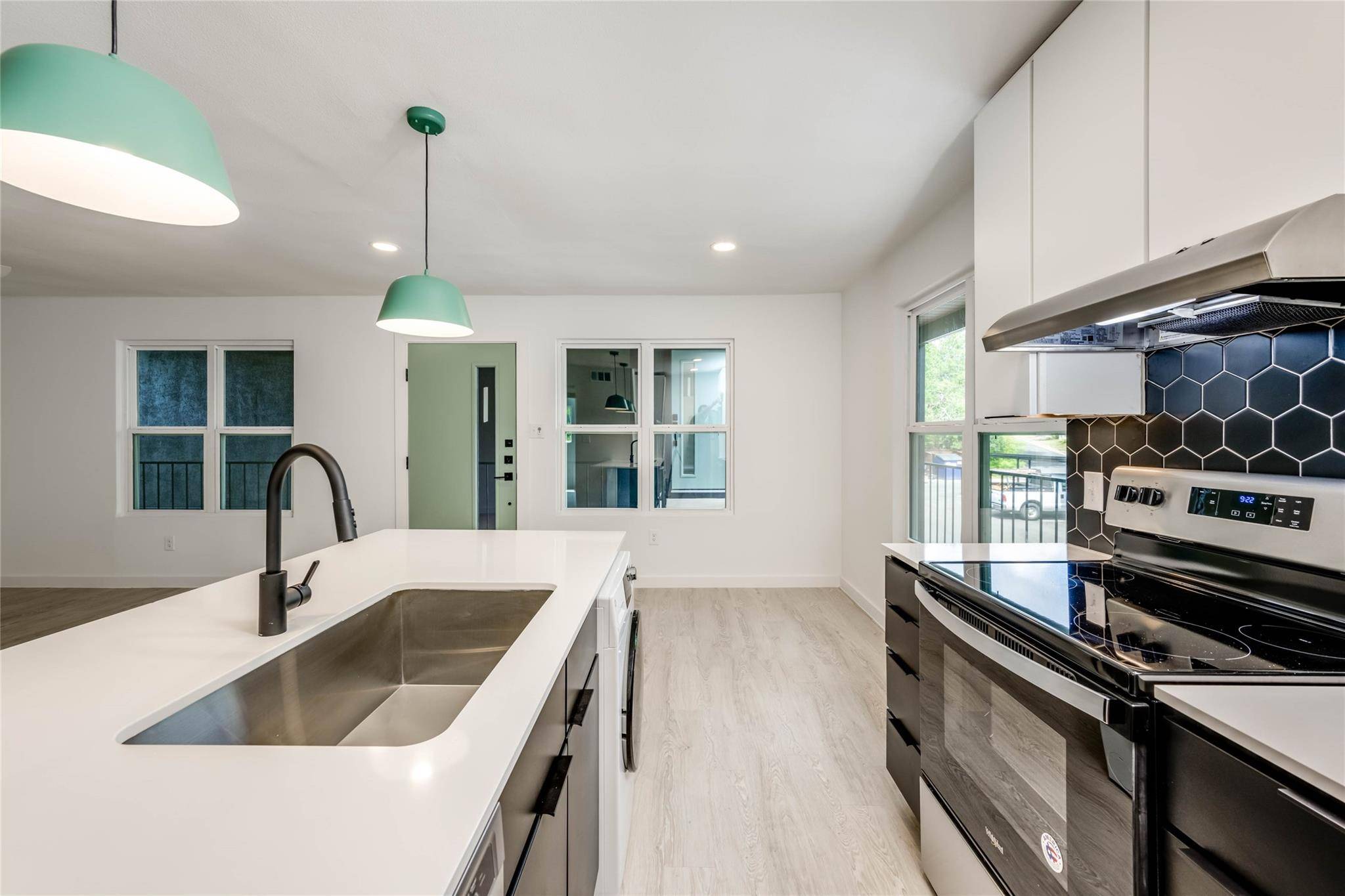 513 Pecan Grove RD #102, Austin, TX 78704