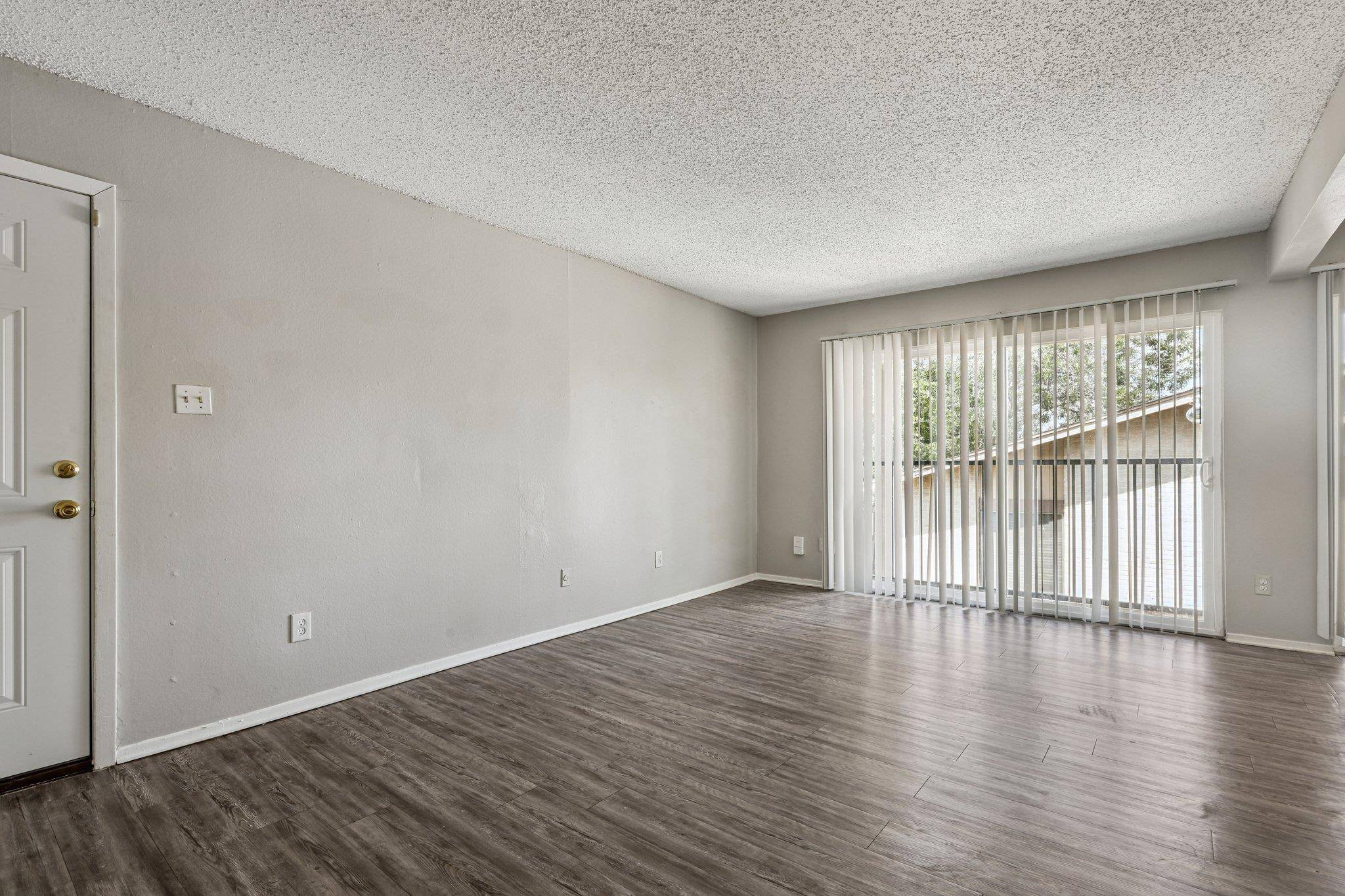 2124 Burton DR #203, Austin, TX 78741