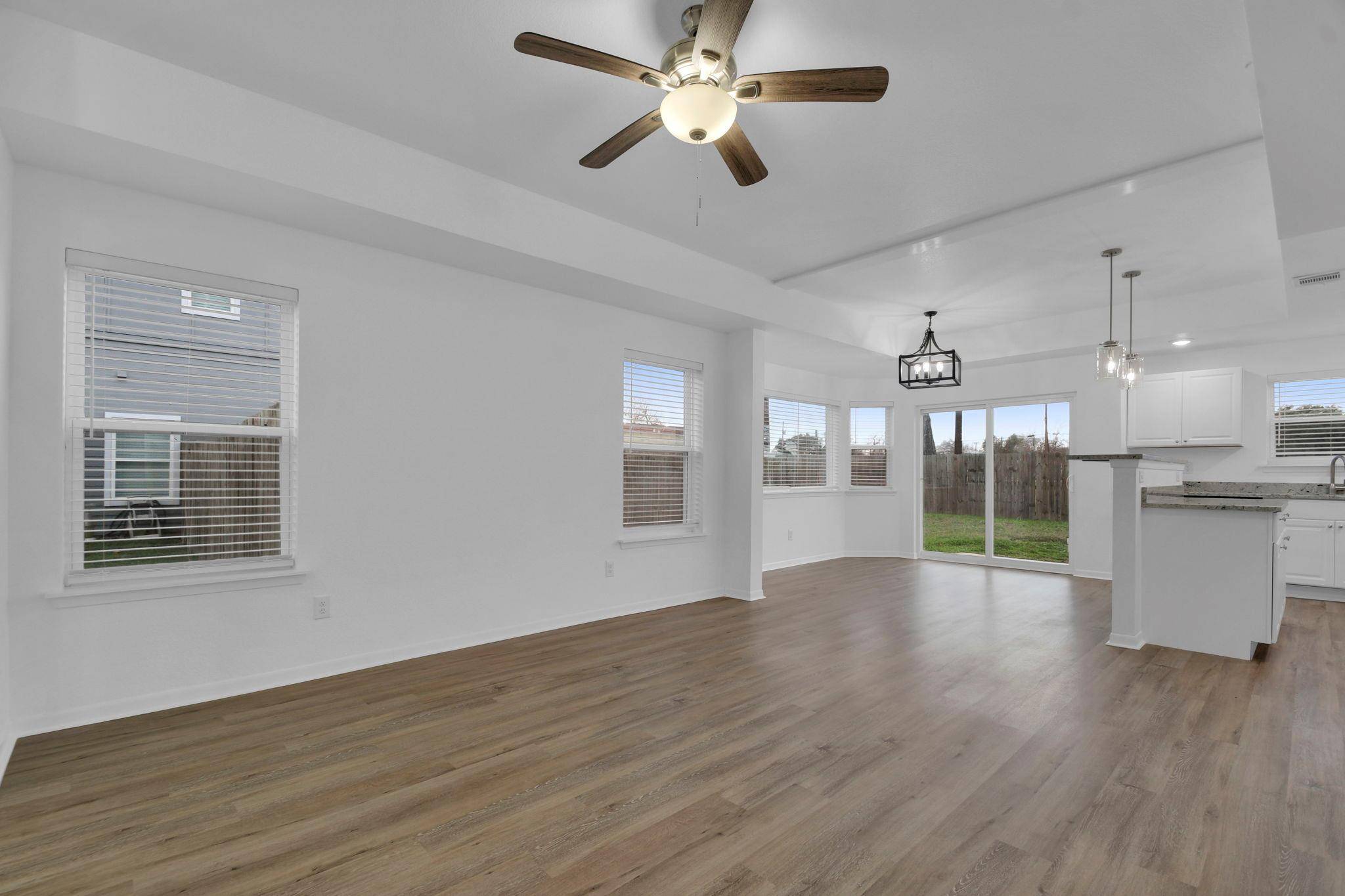 1004 E Fannin ST, Luling, TX 78648