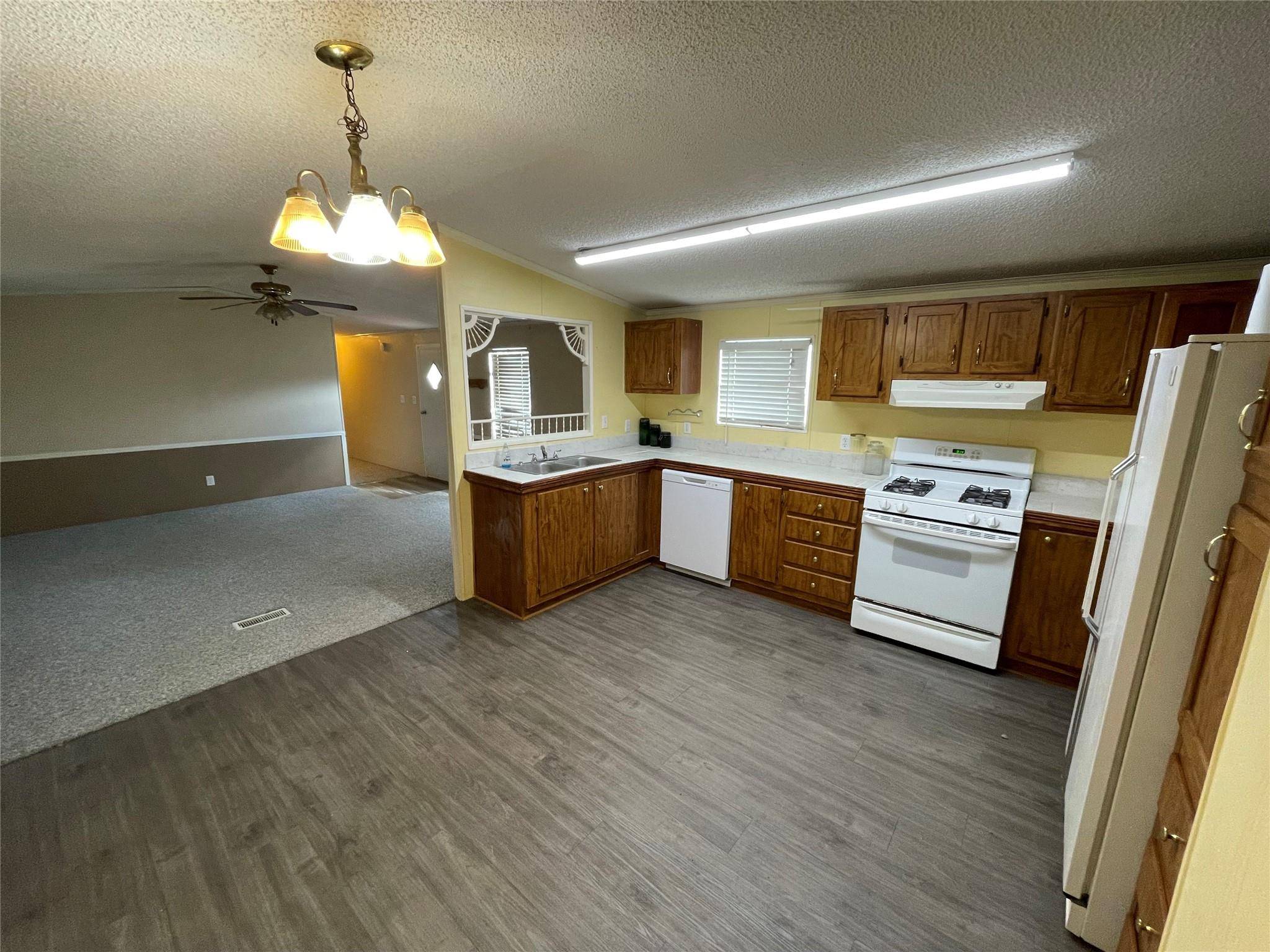 113 Elizabeth DR, Spicewood, TX 78669
