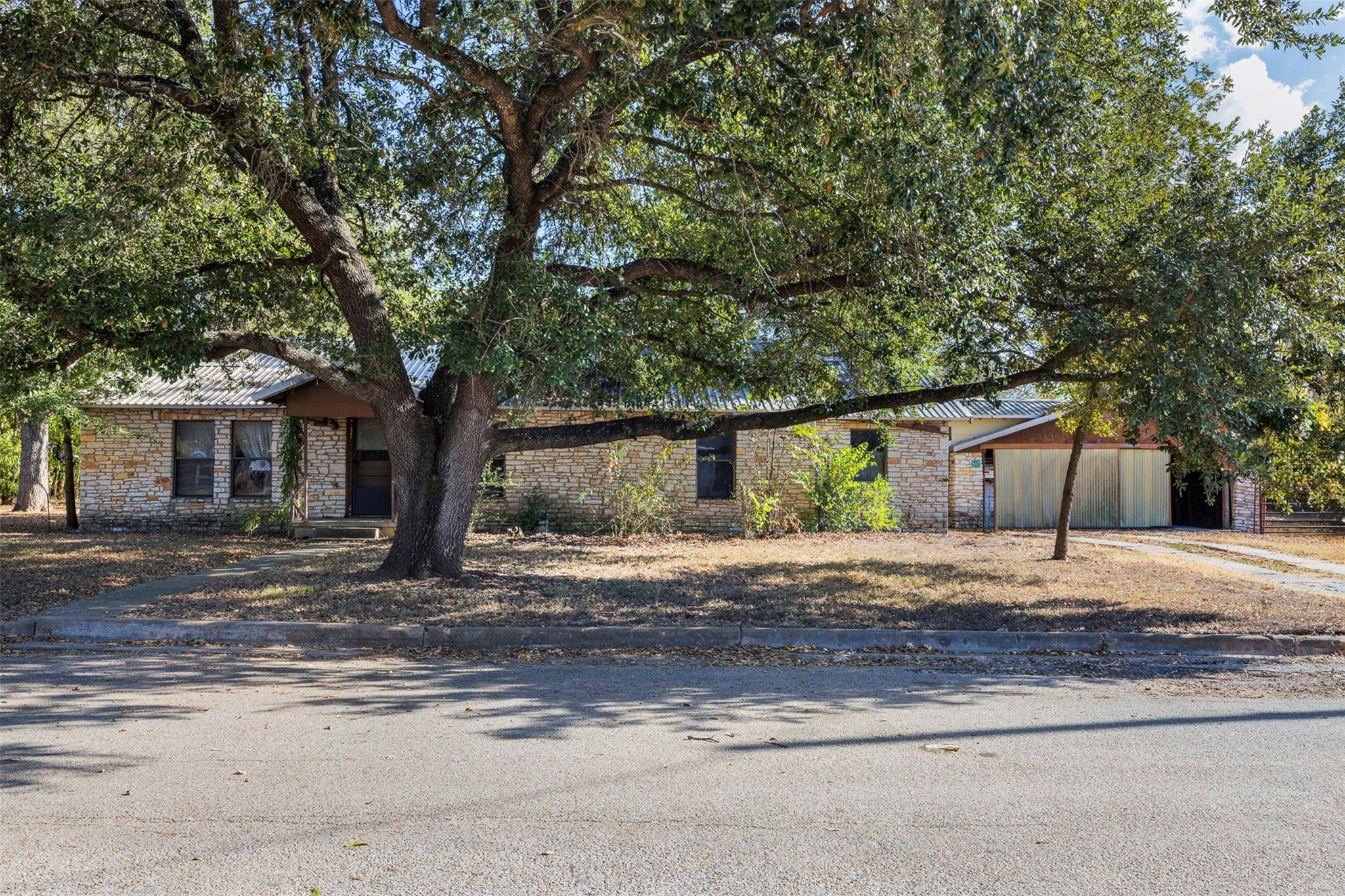 517 First Street, Lexington, TX 78947