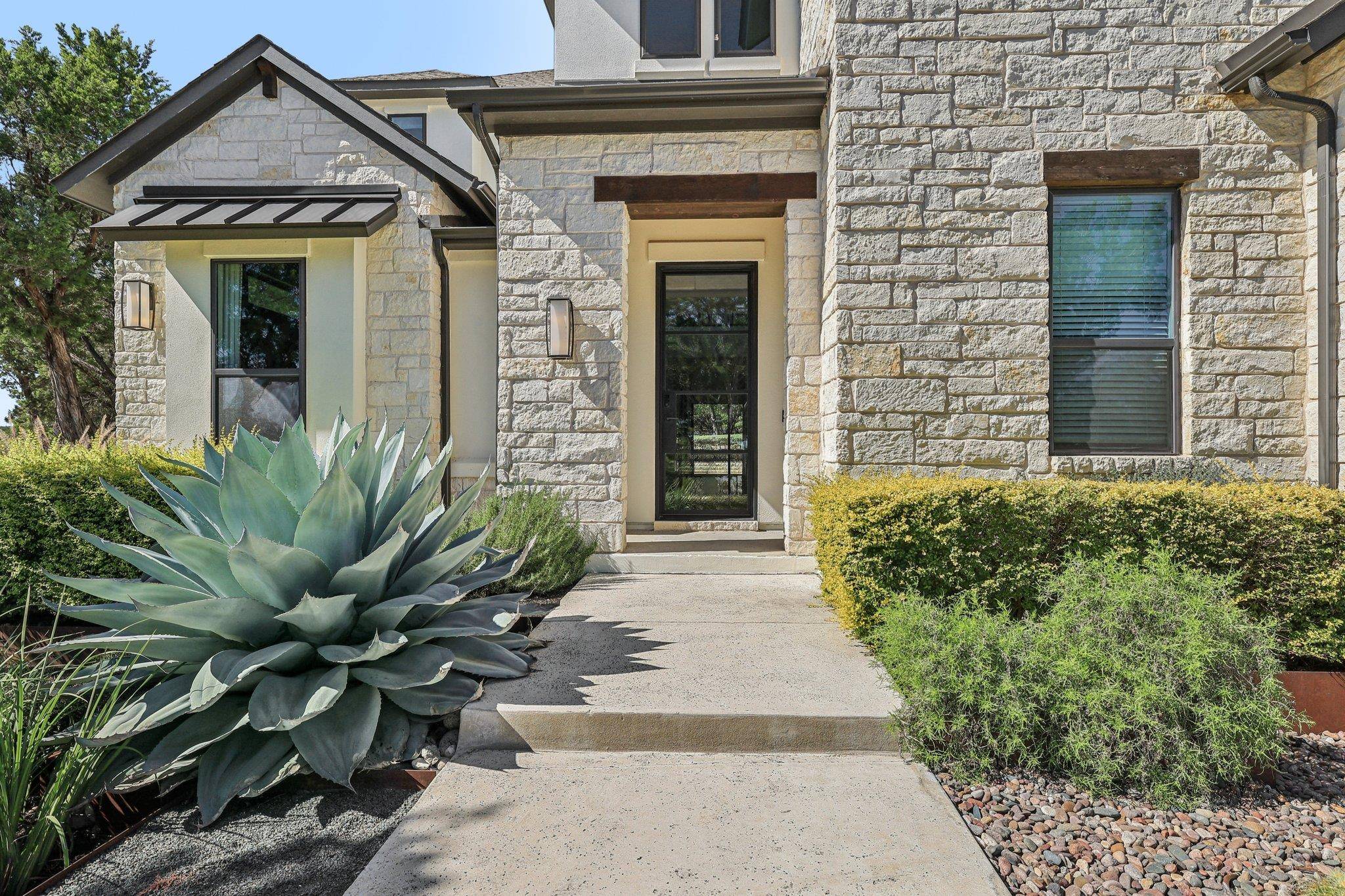 19316 Splendor CT, Jonestown, TX 78645