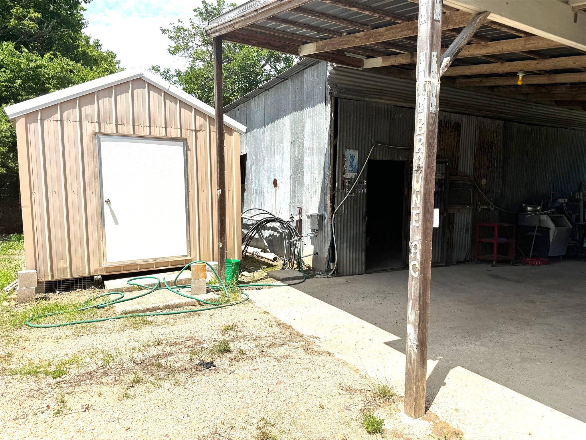 1620 N Pecos ST N, Lockhart, TX 78644