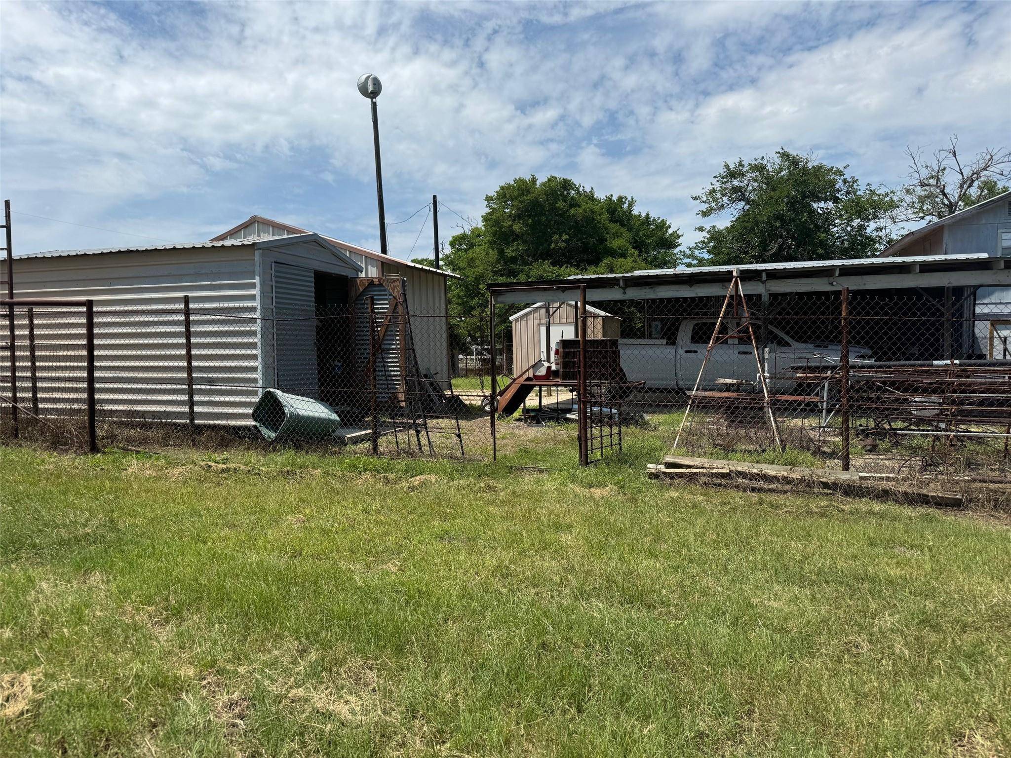 1620 N Pecos ST N, Lockhart, TX 78644