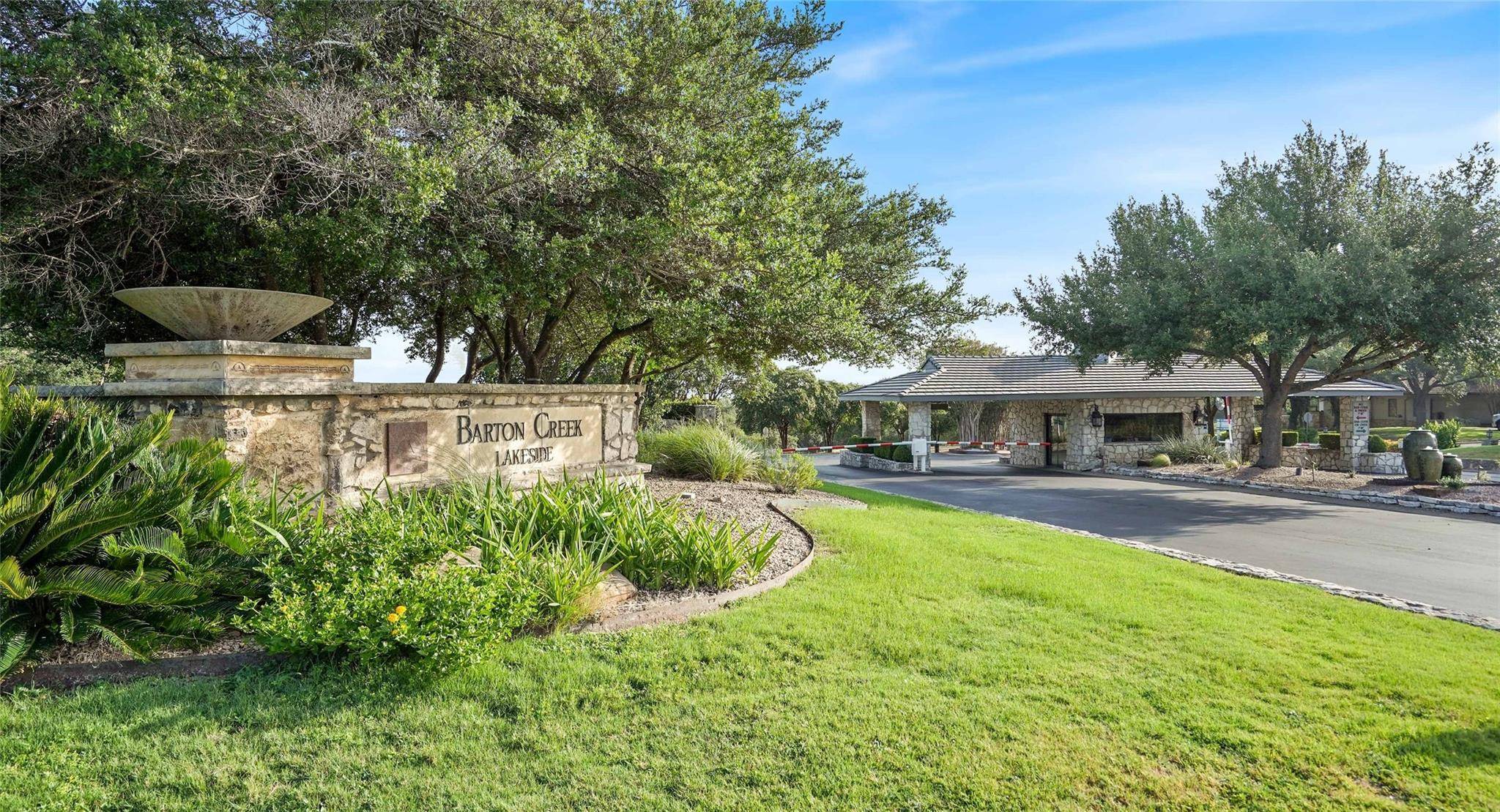 2504 Countryside CIR, Spicewood, TX 78669