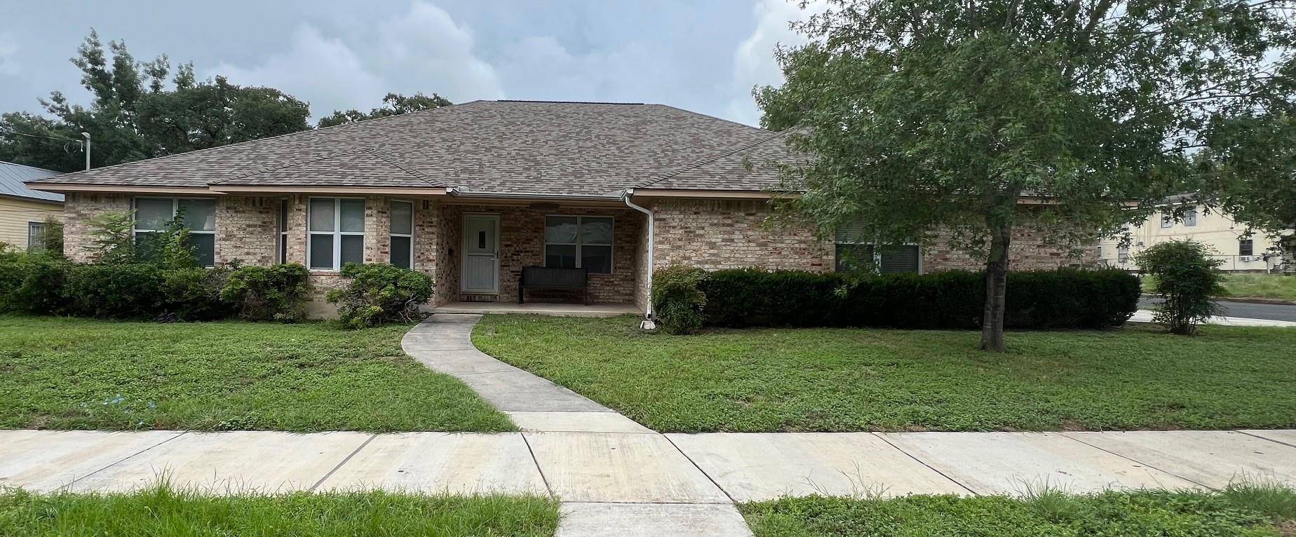 331 W Nolte ST, Seguin, TX 78155