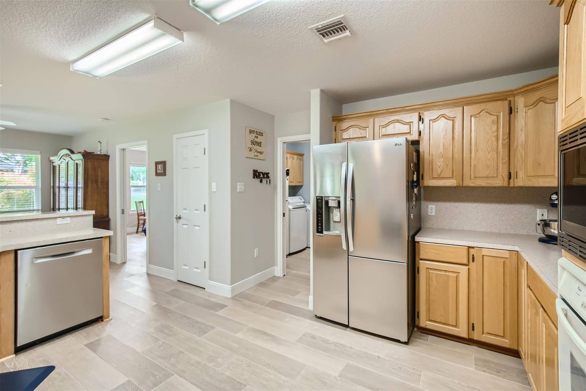 331 W Nolte ST, Seguin, TX 78155
