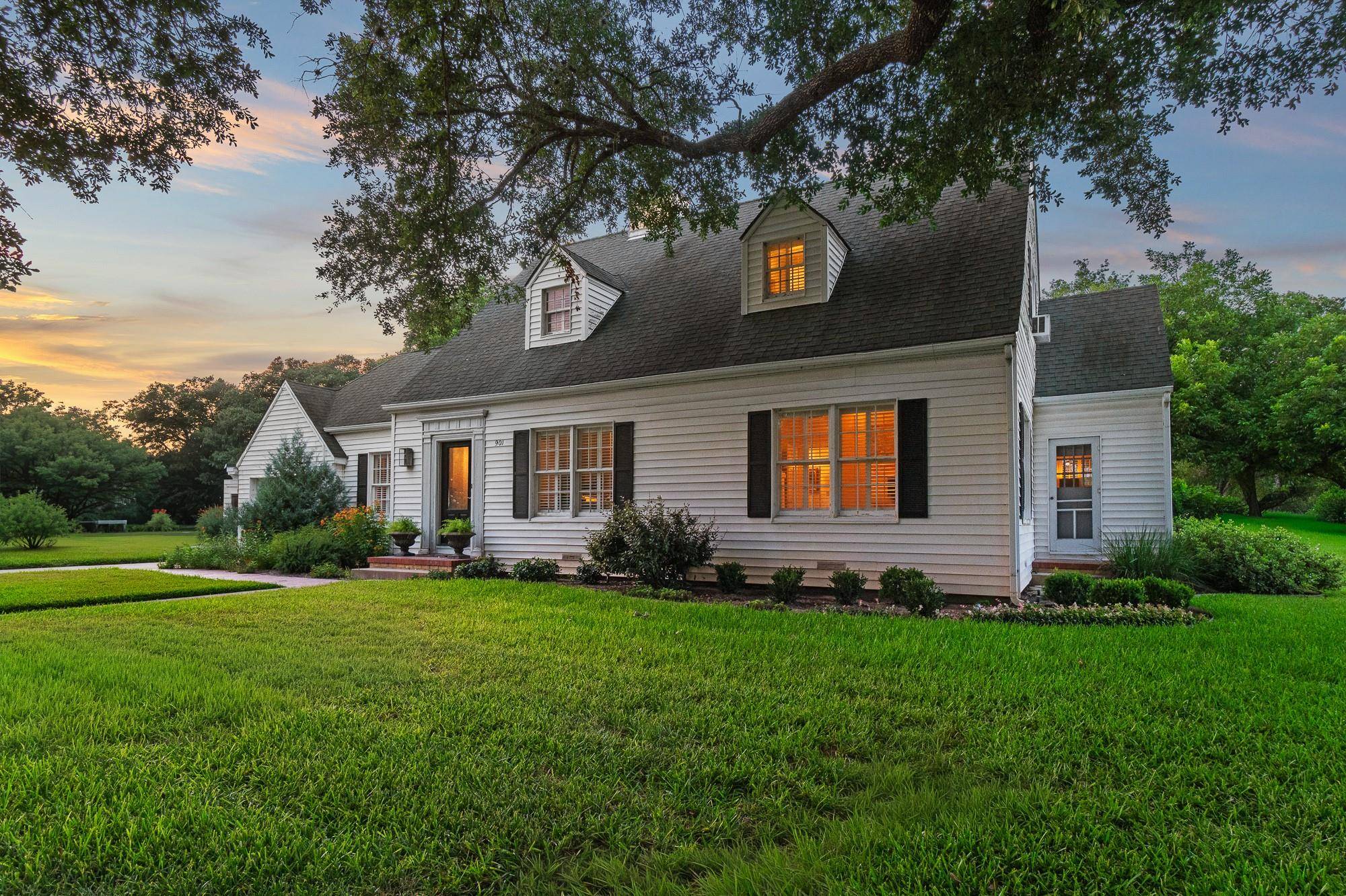 901 Anderson ST, Schulenburg, TX 78956
