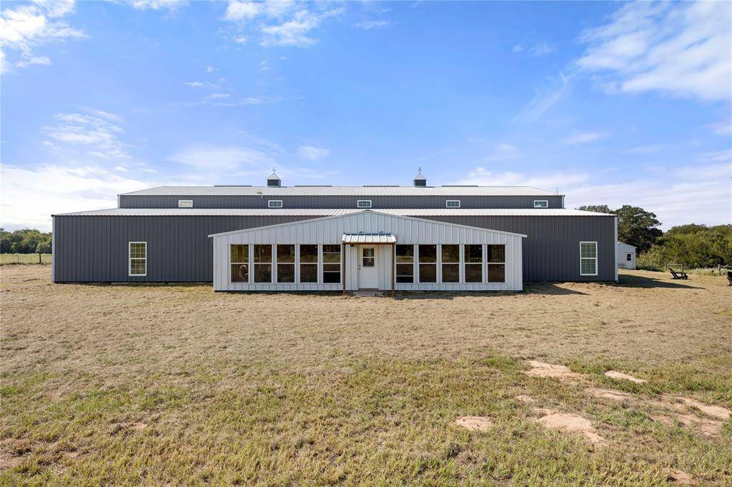 6417 County Road 240, Waelder, TX 78959