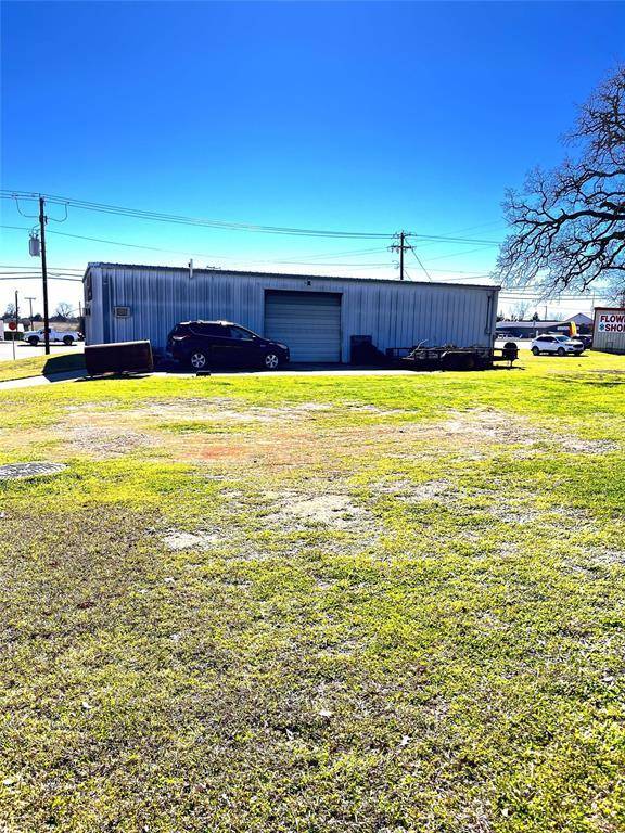 1608 W Cameron Ave, Rockdale, TX 76567