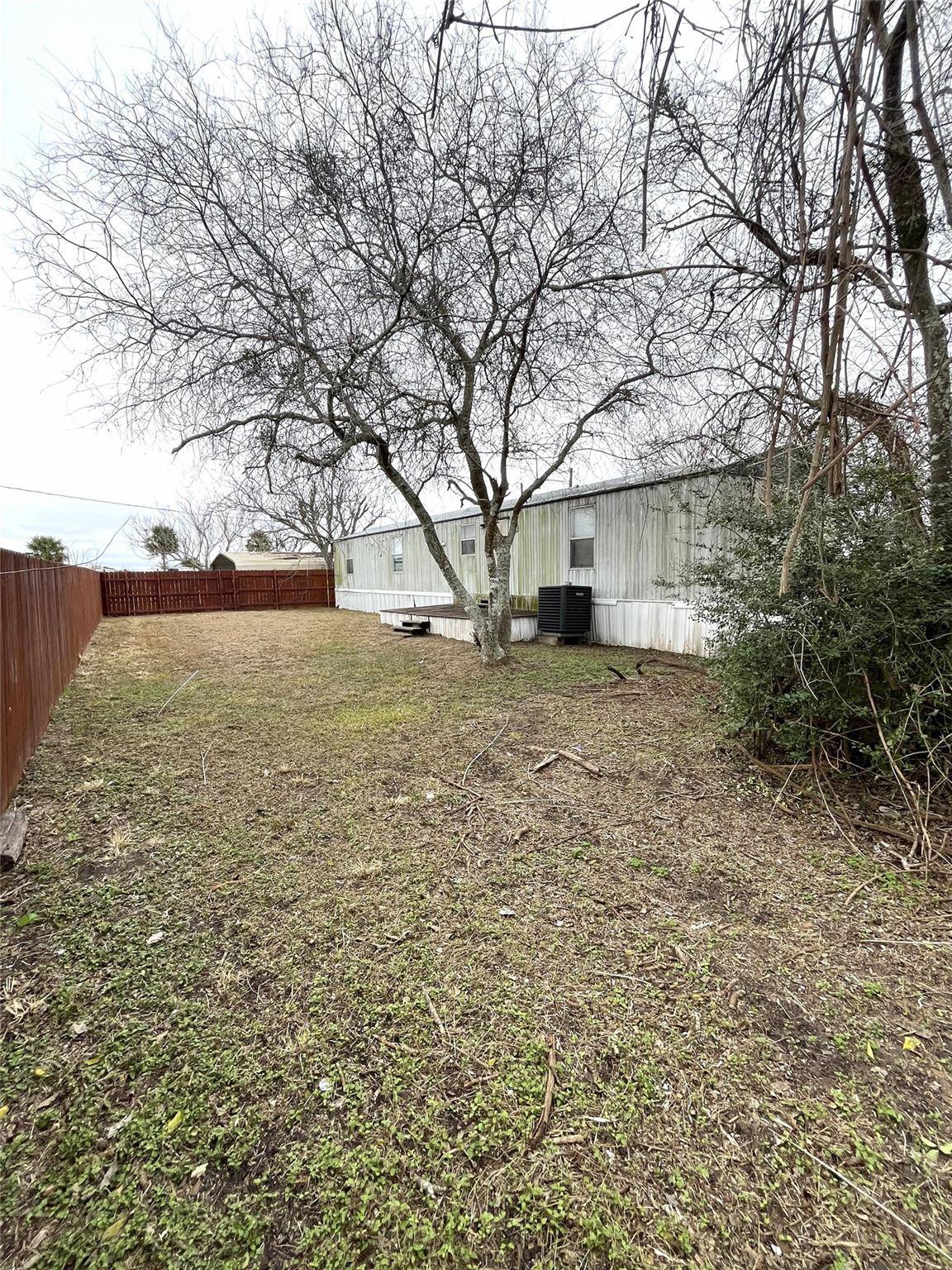104 S Peach ST, Seadrift, TX 77983