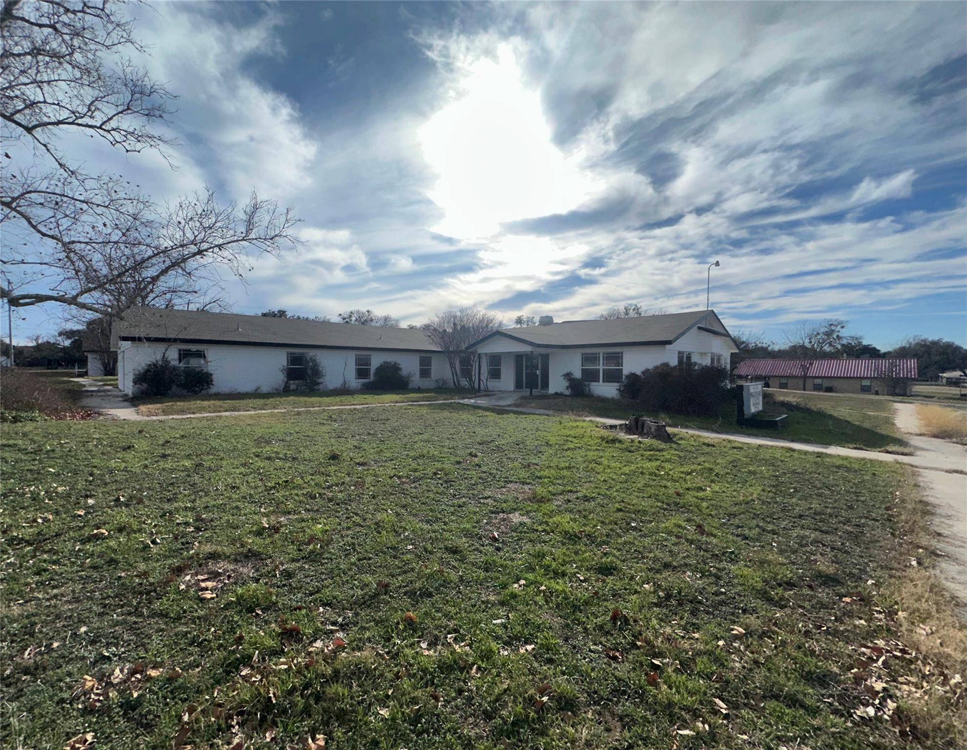 1405 W Storey ST, San Saba, TX 76877