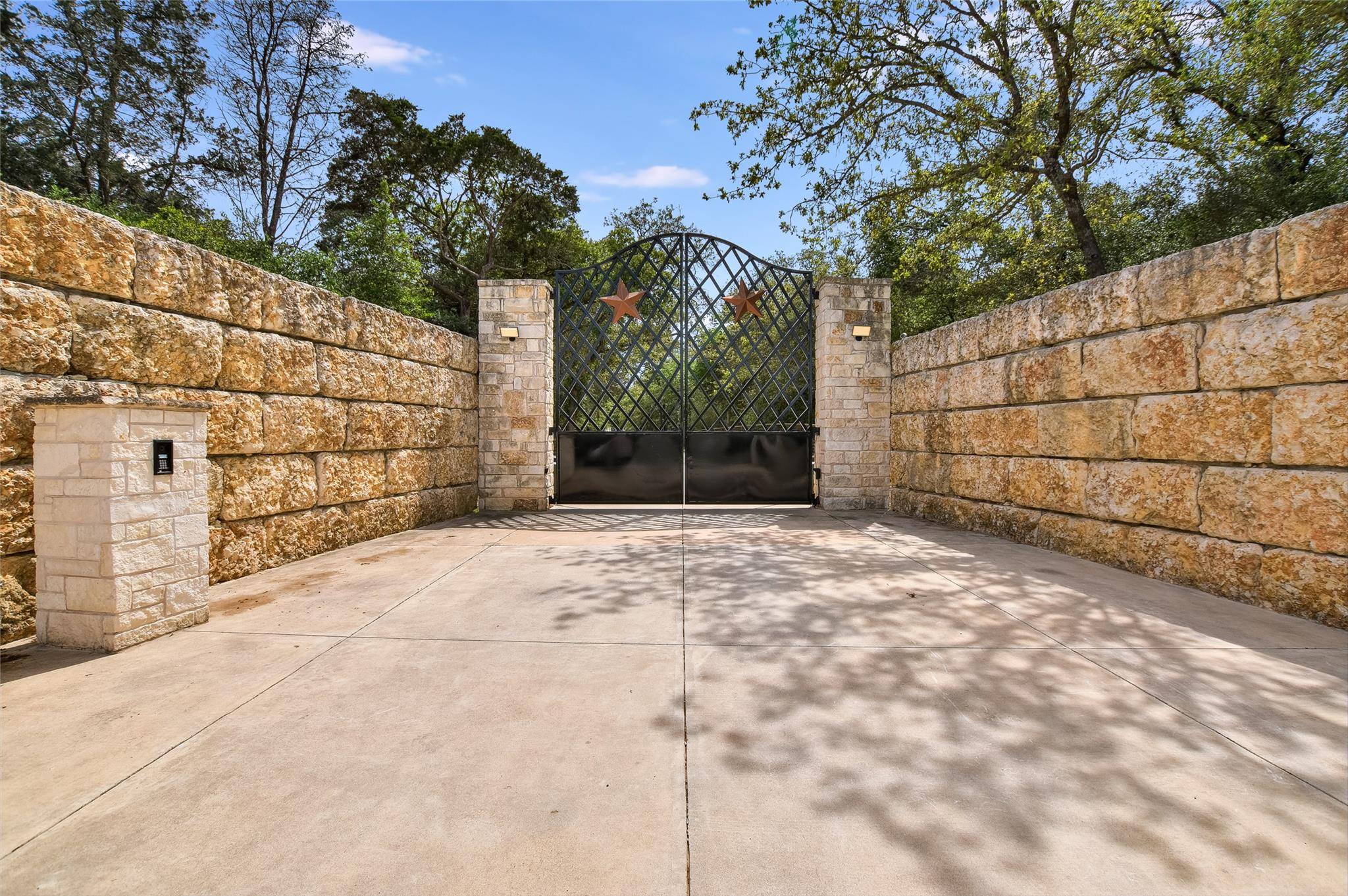 2187 Highway 290 E, Mcdade, TX 78650
