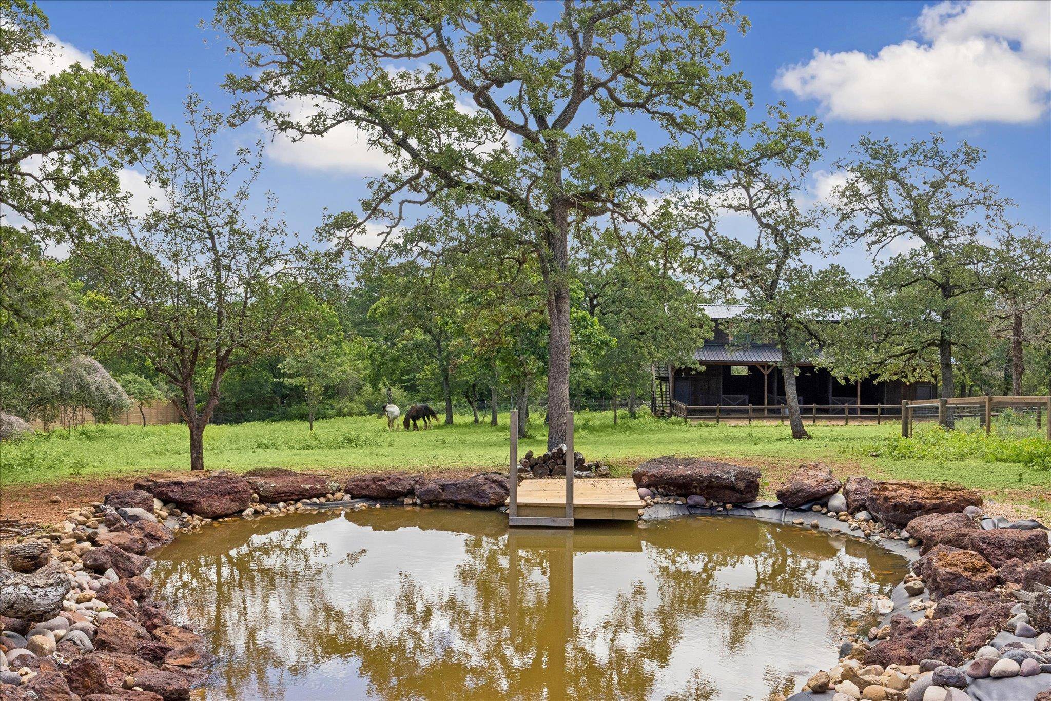 127 Marina RD, Smithville, TX 78957