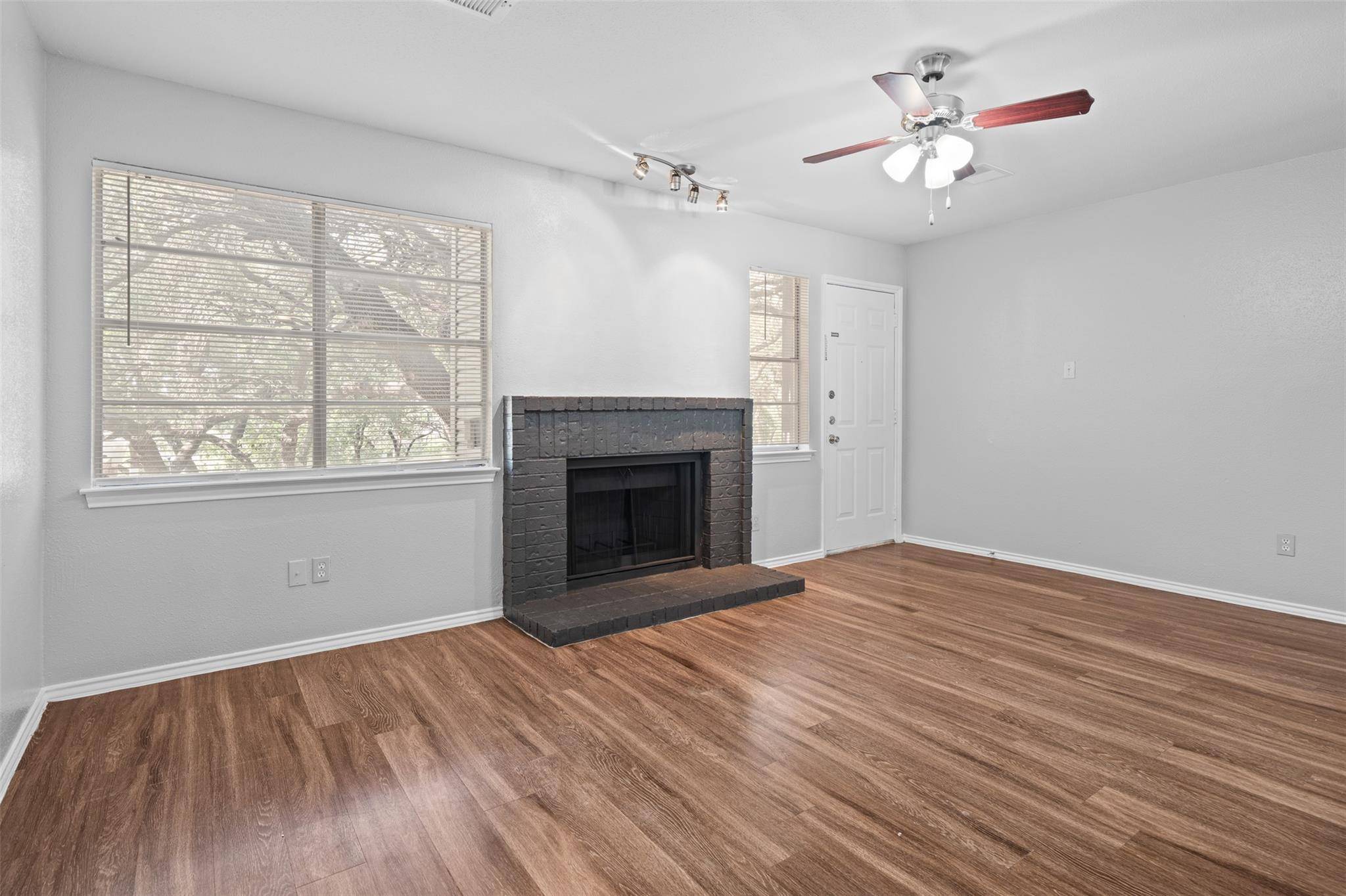 1807 River Crossing CIR #B, Austin, TX 78741