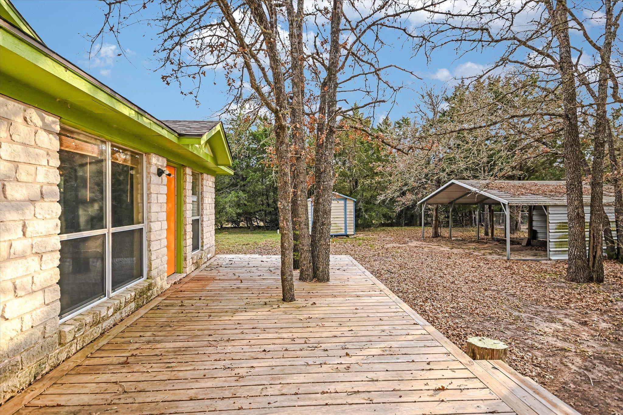 309 Stolle LN, Flatonia, TX 78941