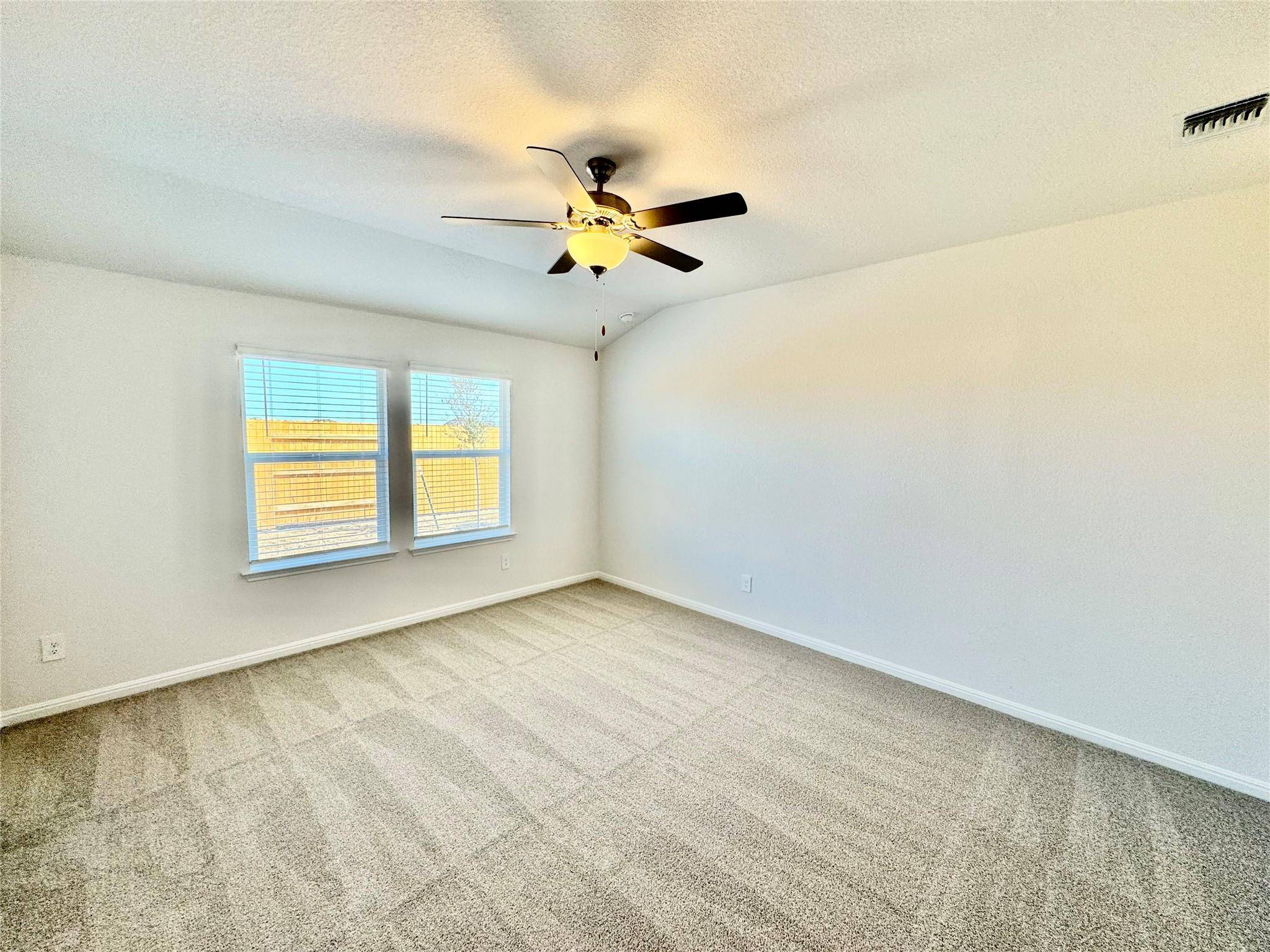 125 Holmby DR, Hutto, TX 78634