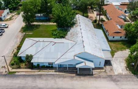 202 NE 2nd ST, Smithville, TX 78957