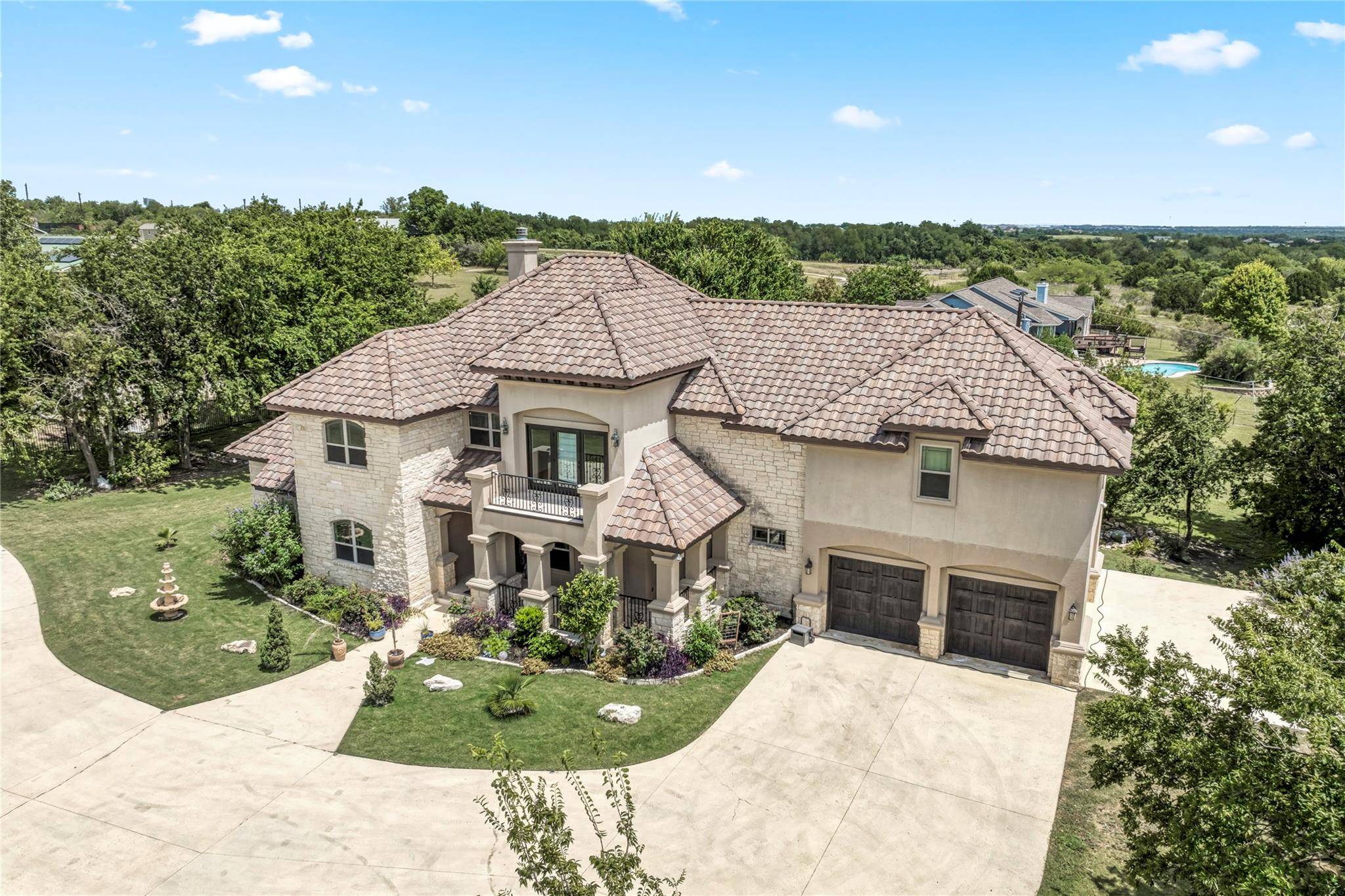 104 Spring Valley ST, Hutto, TX 78634