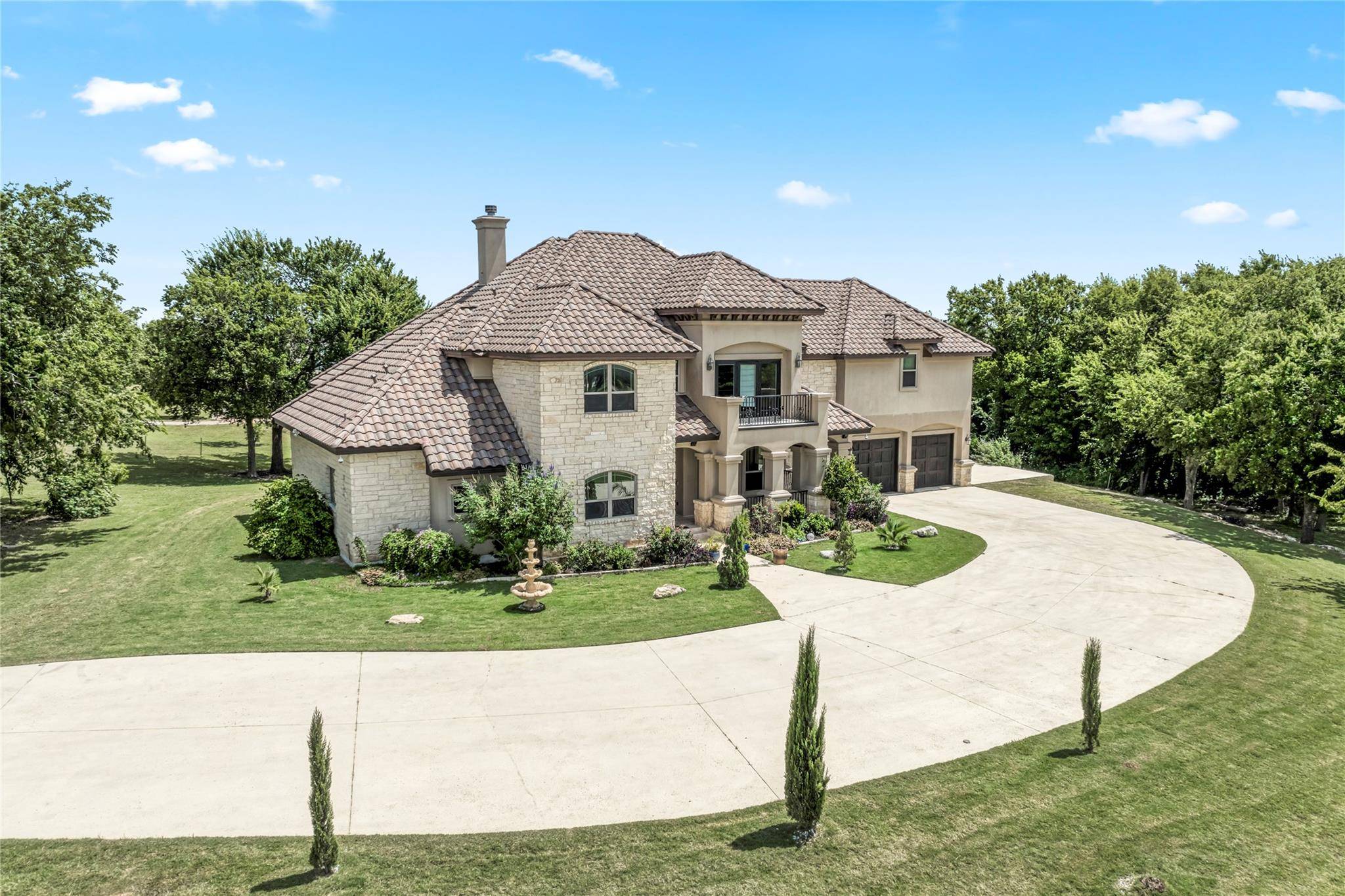 104 Spring Valley ST, Hutto, TX 78634
