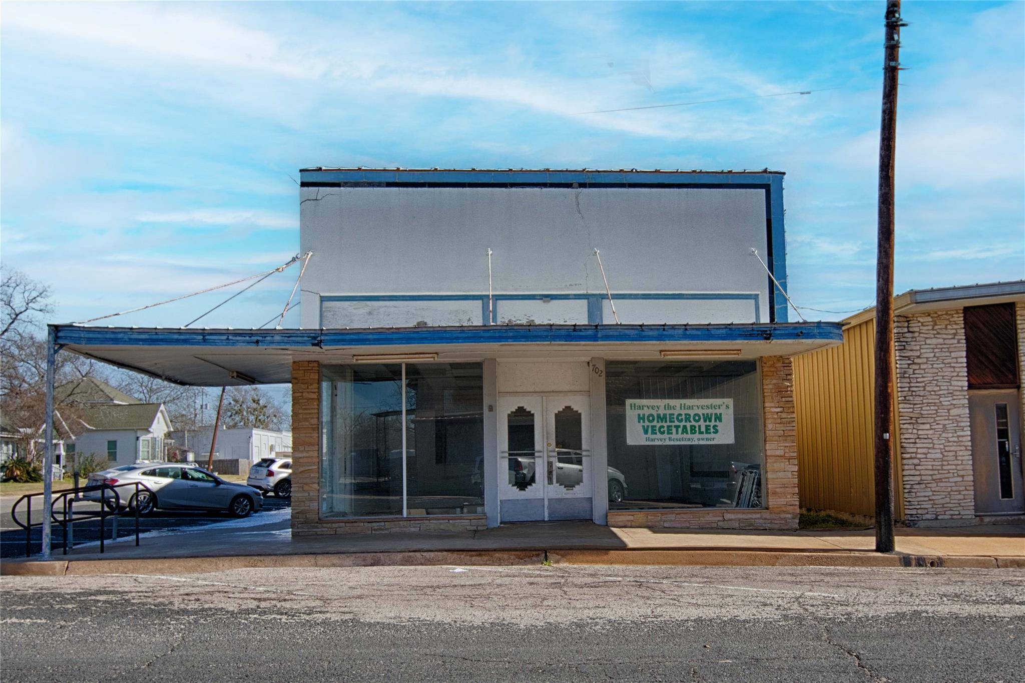 702 Upton Ave, Schulenburg, TX 78956