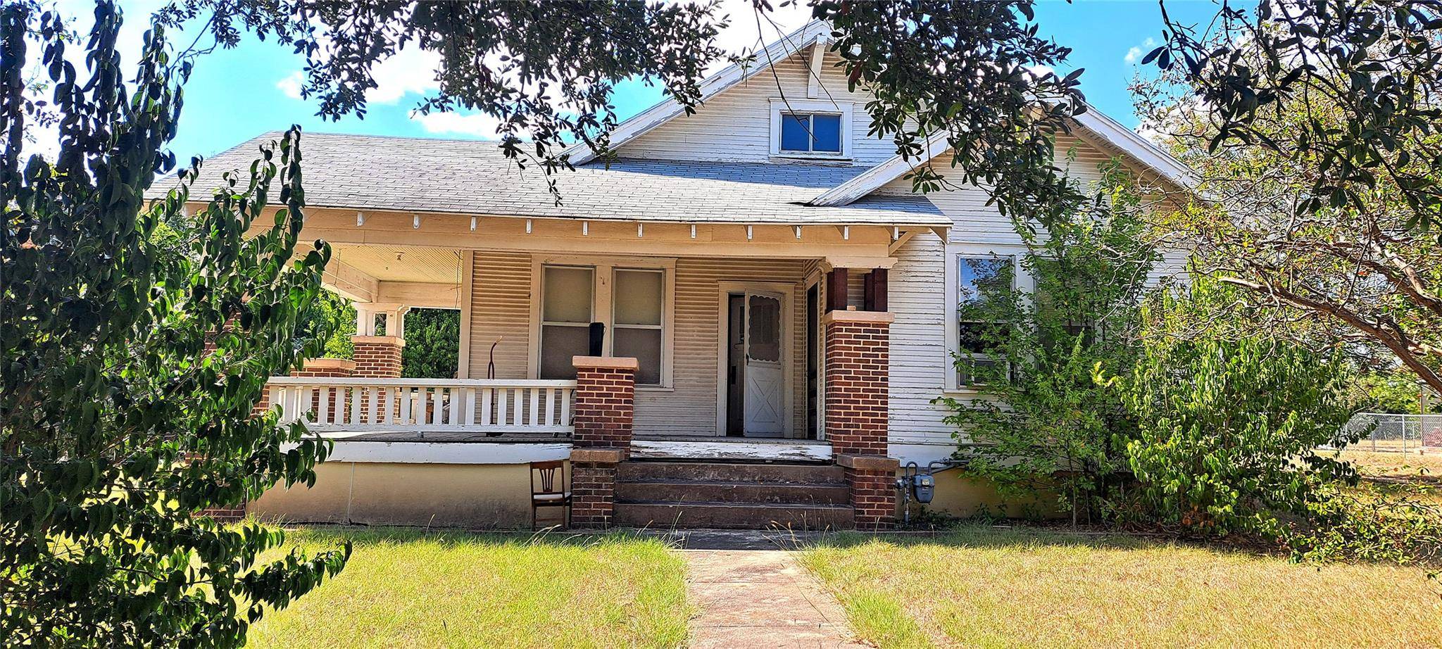 507 Sloan ST, Taylor, TX 76574