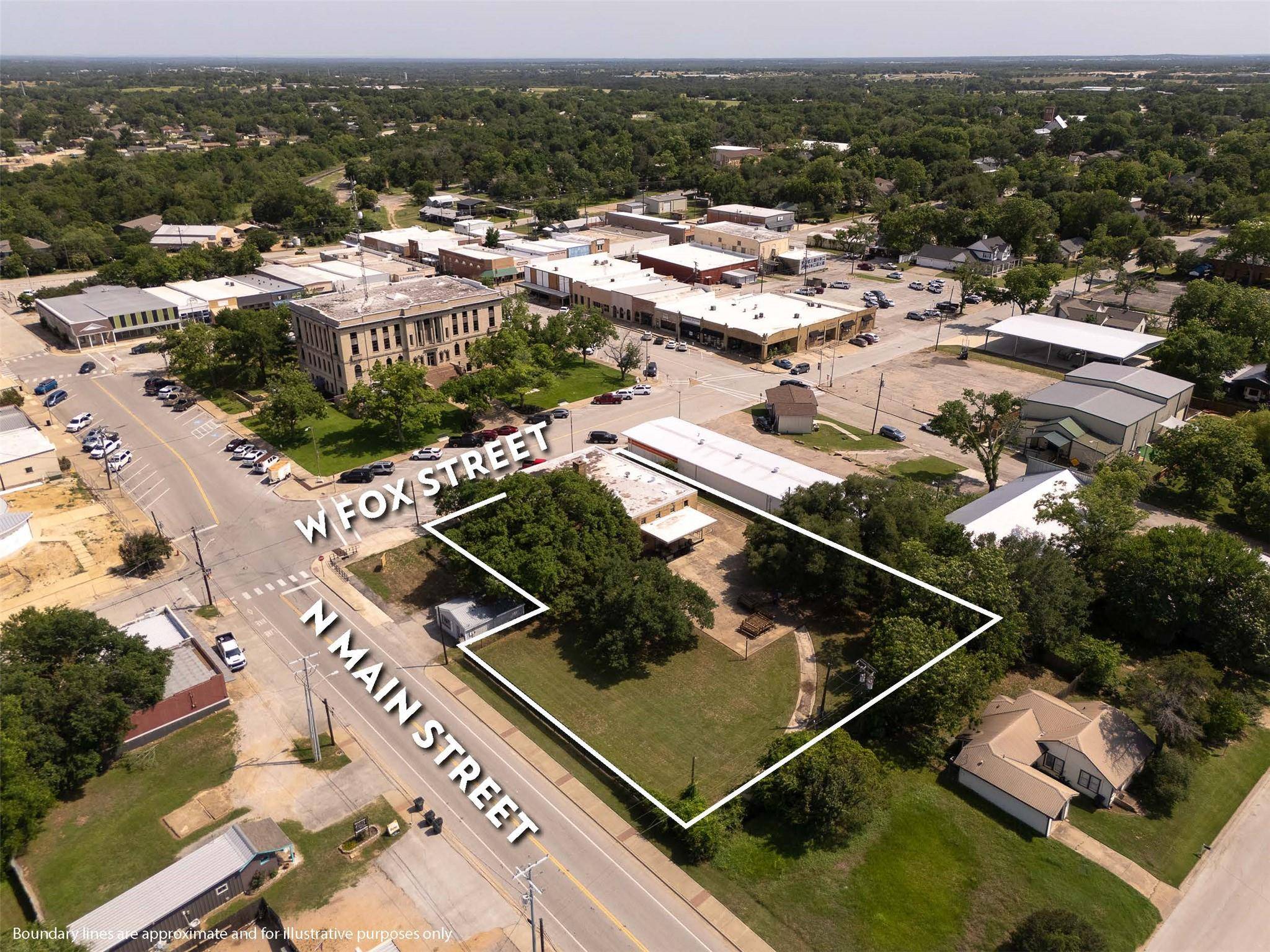 102 W Fox ST, Caldwell, TX 77836