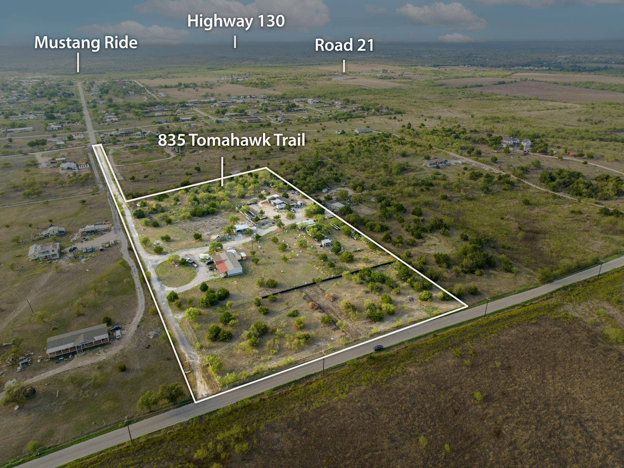 835 Tomahawk TRL, Dale, TX 78616
