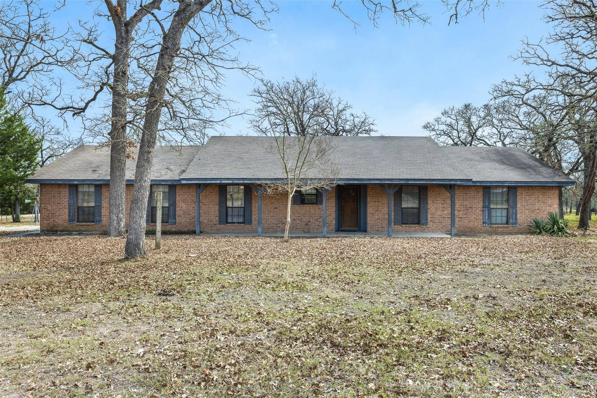 1196 Sherrill LN, Lexington, TX 78947