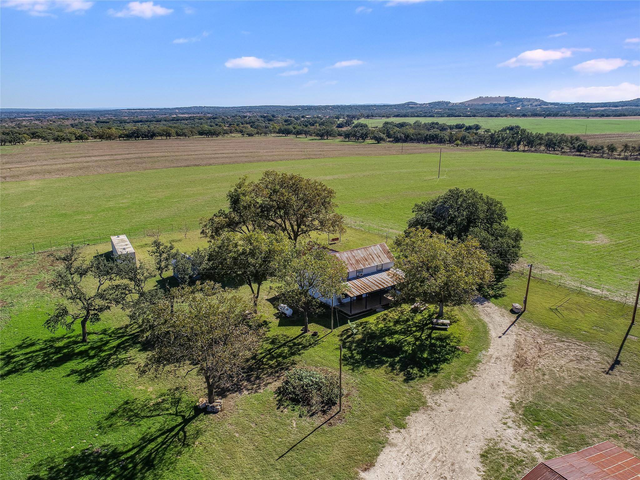 788 Clarence Jacoby RD, Fredericksburg, TX 78624