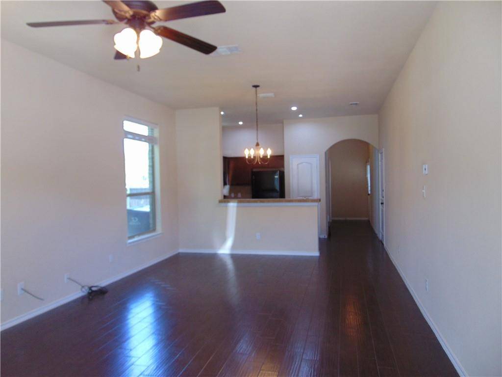 185 Creekside Villa DR, Kyle, TX 78640