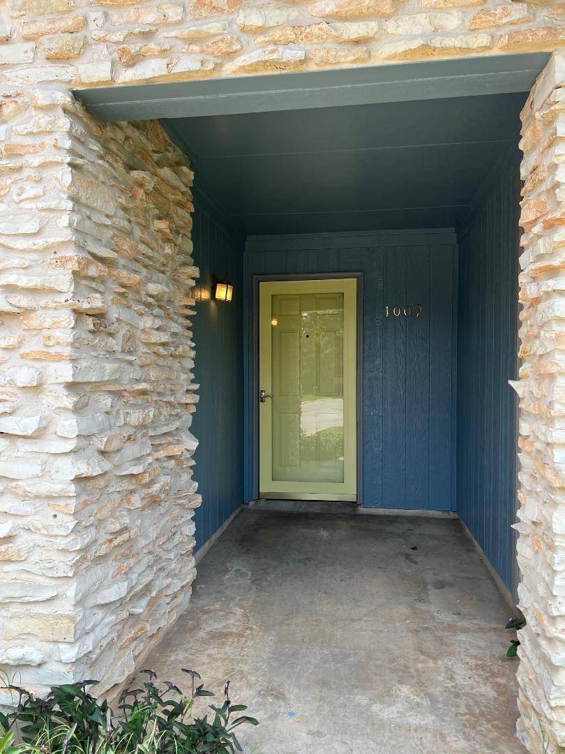 1009 Whispering DR, Round Rock, TX 78664