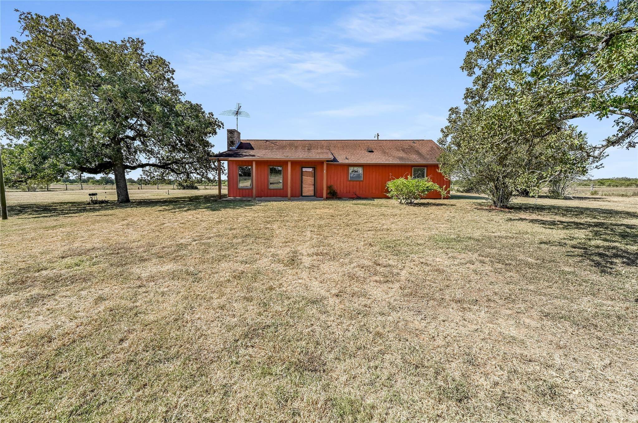 5637 Jeddo RD, Waelder, TX 78959