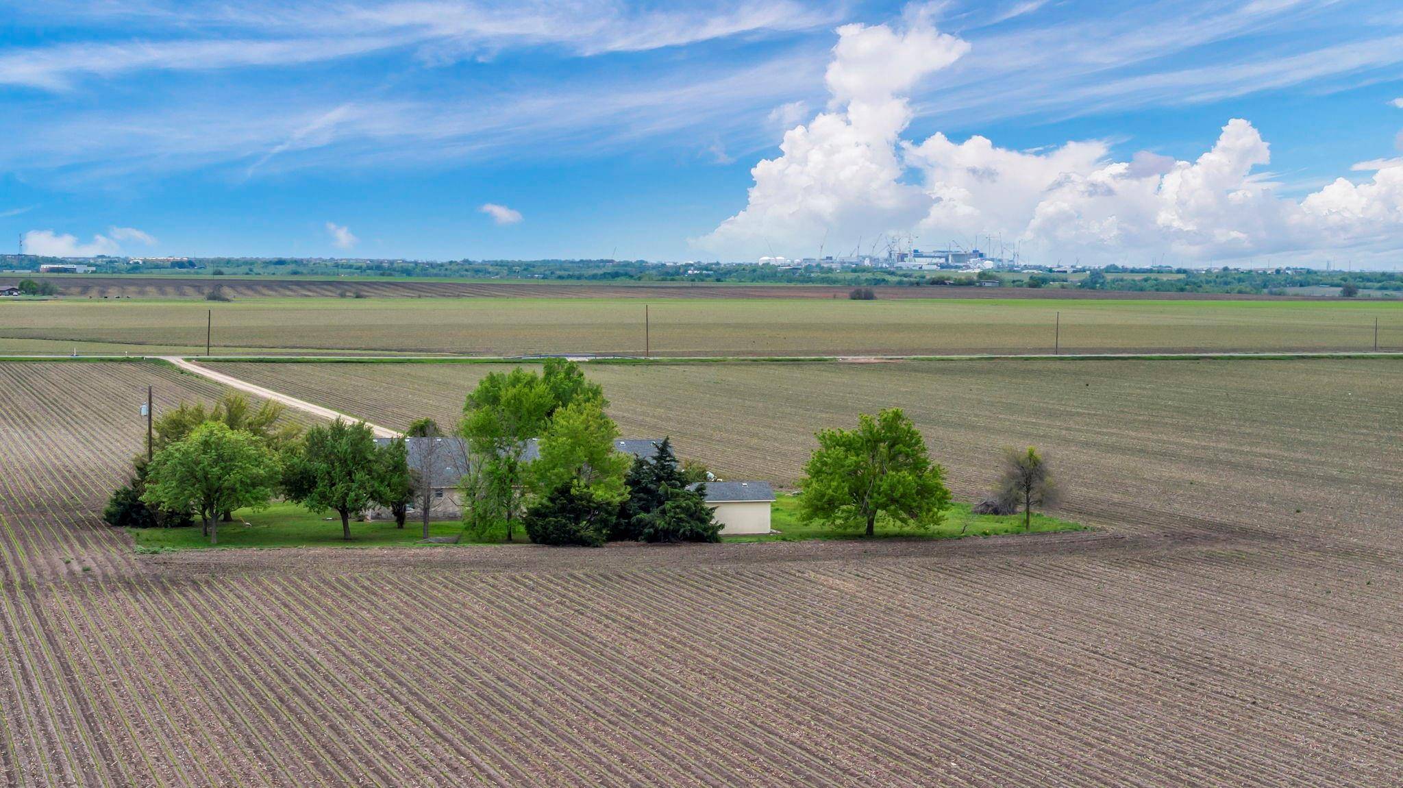 3255 County Road 369, Taylor, TX 76574