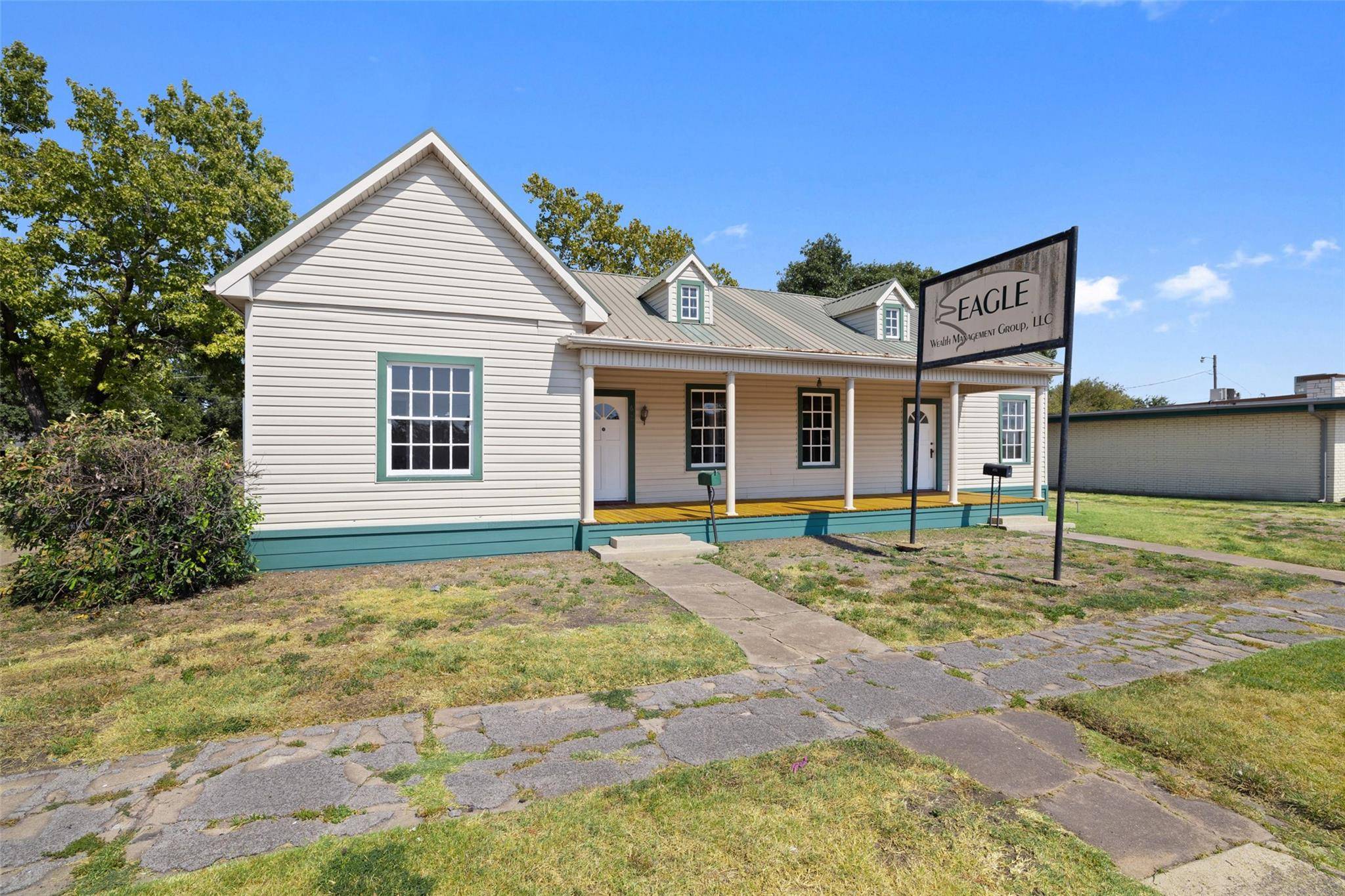 620 N Main ST, Taylor, TX 76574