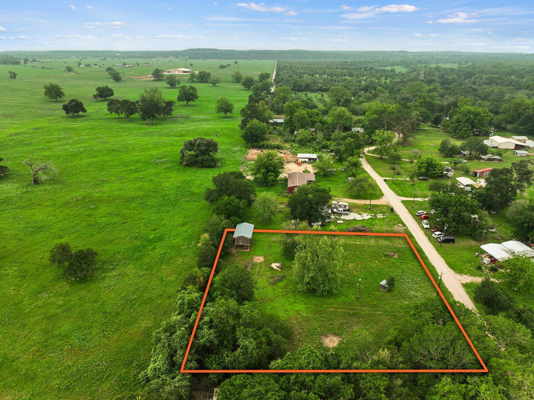429 Hidden Shores RD, Smithville, TX 78957
