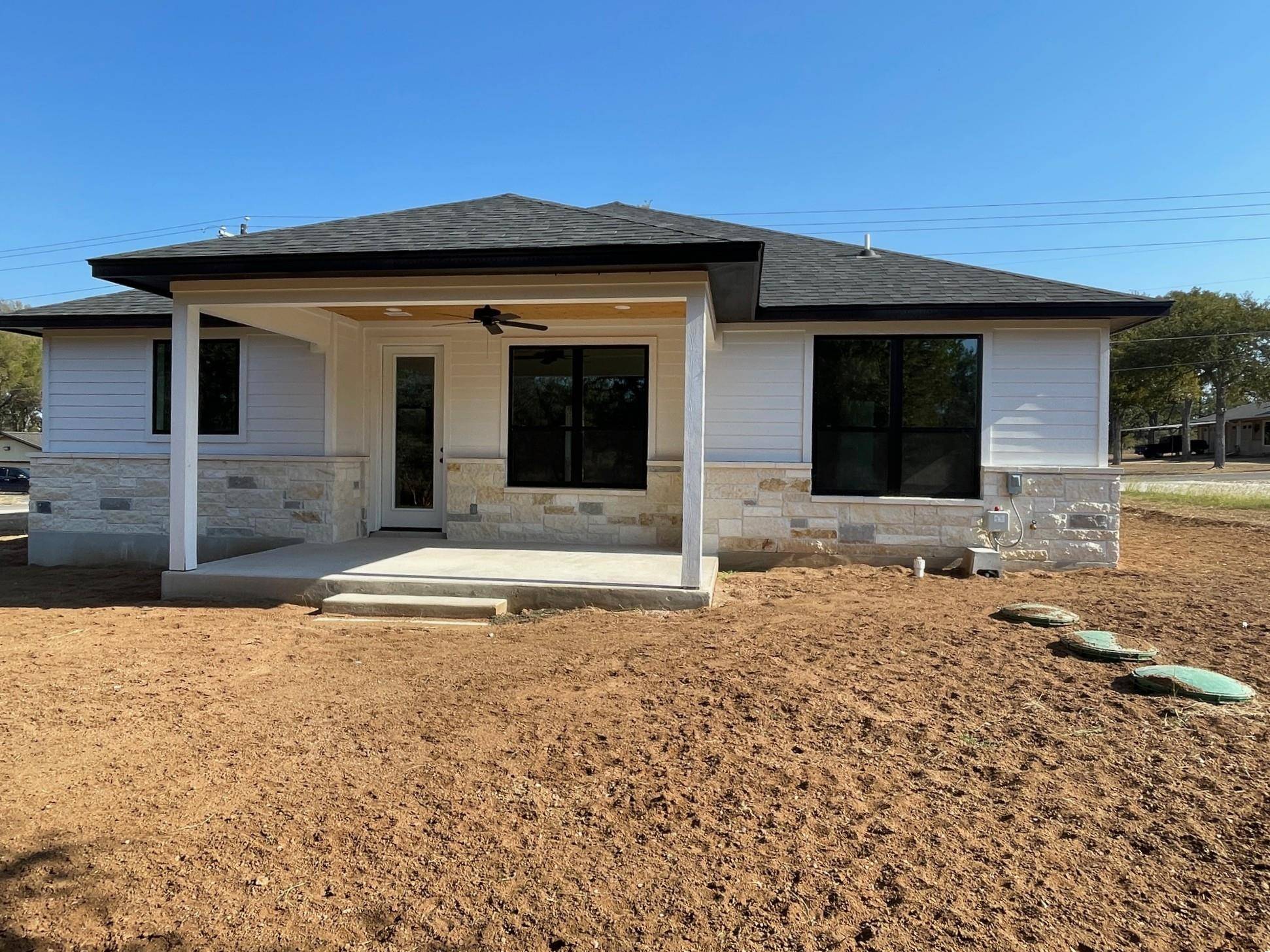 1502 Green Valley LN, Granite Shoals, TX 78654