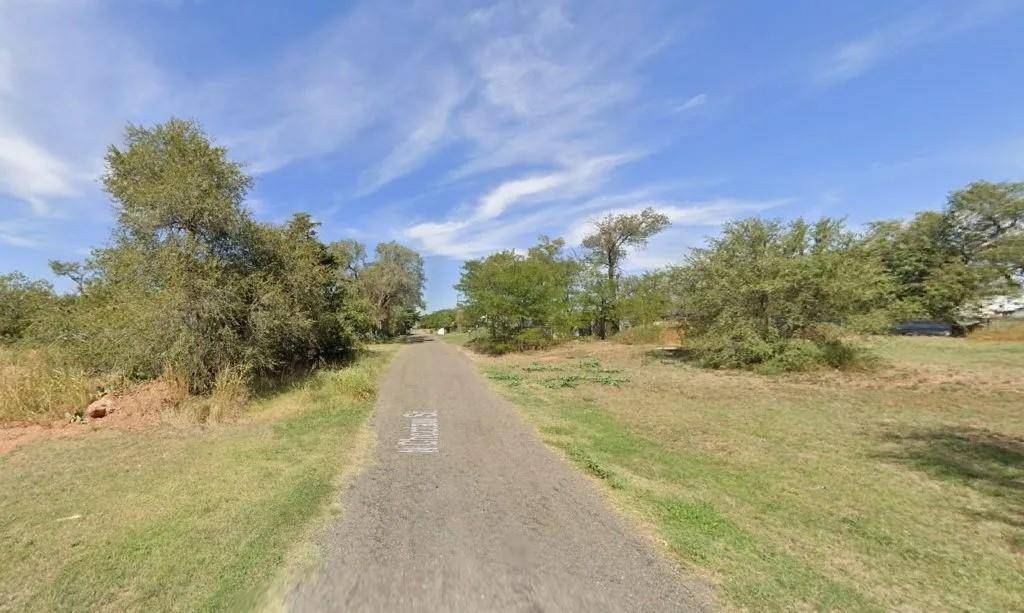 N CHOCTAW ST, Shamrock, TX 79079