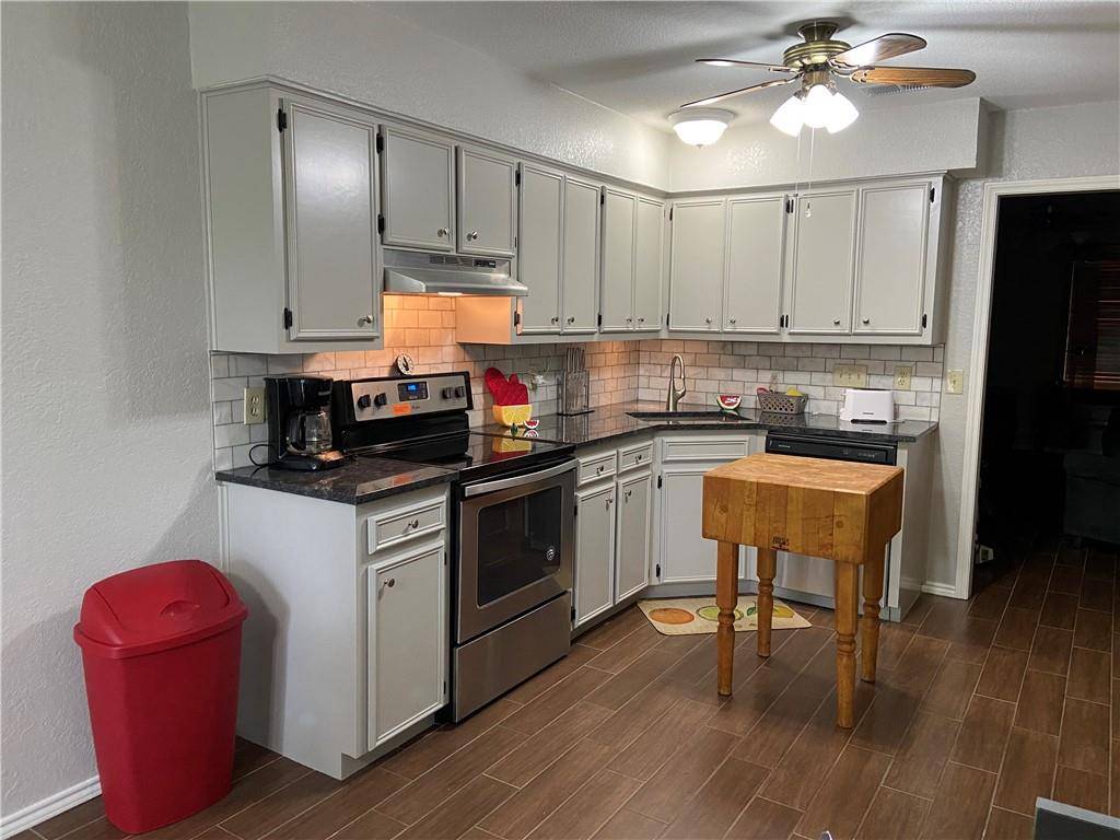 702 Blackwell Ave #A, Manchaca, TX 78652