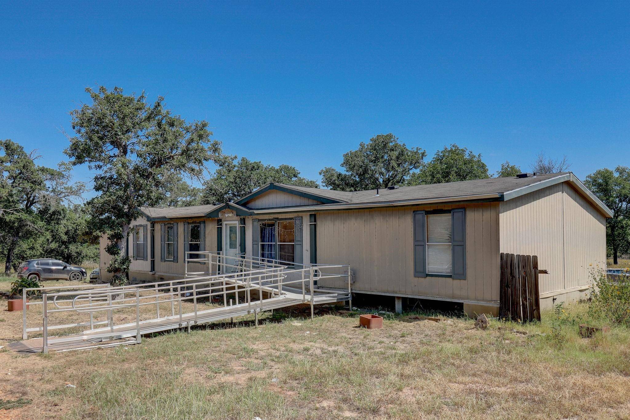 2125 Polly Ln, La Vernia, TX 78121