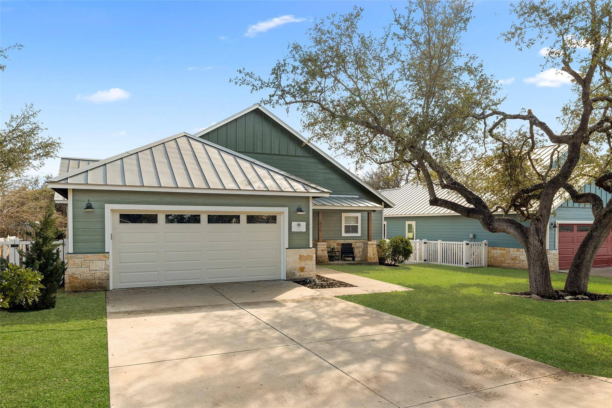 435 Hays ST, Dripping Springs, TX 78620