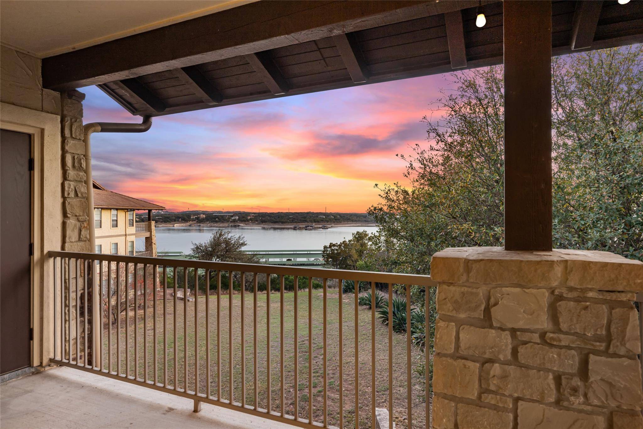 6712 Lantern View DR #303, Jonestown, TX 78645