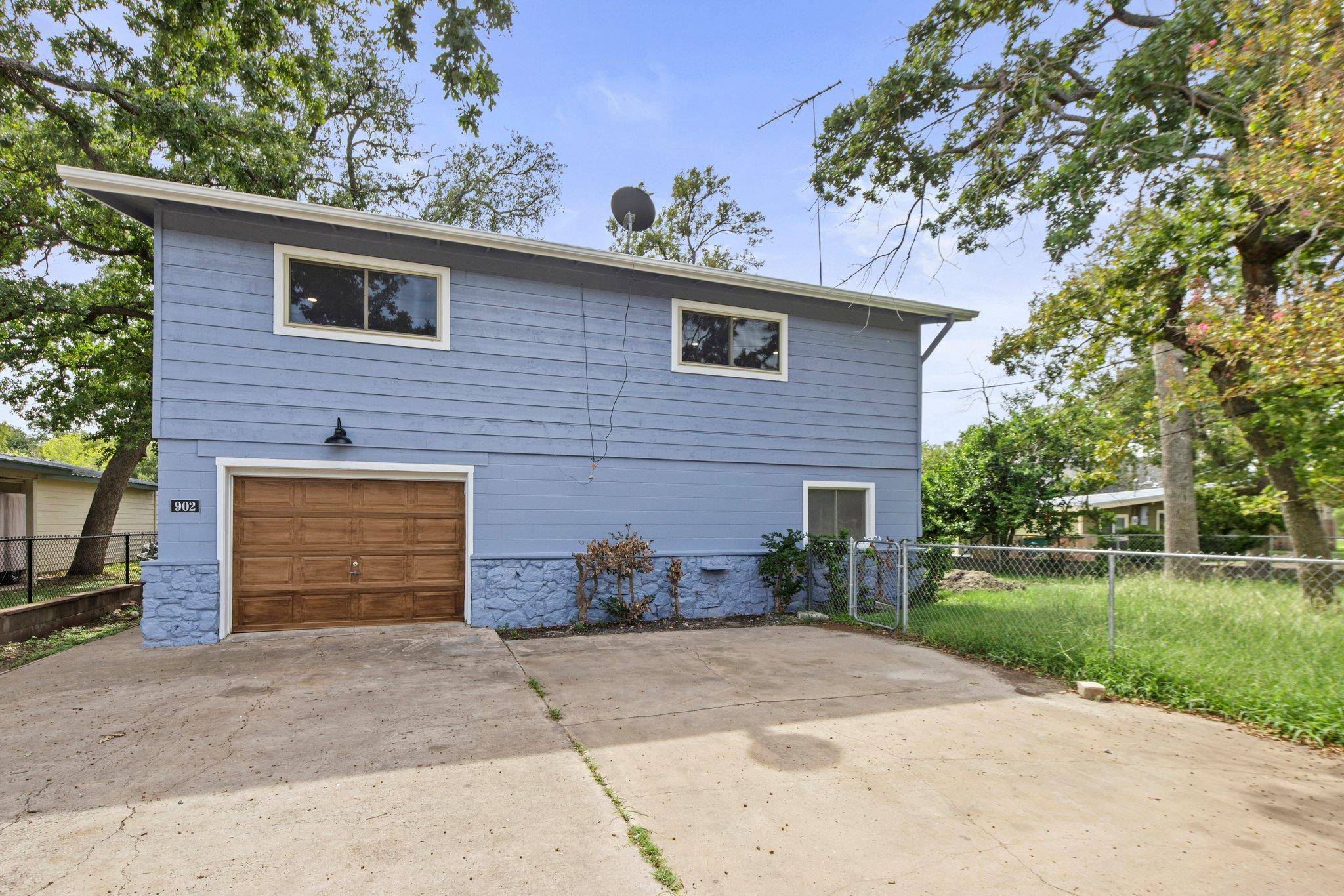 902 Sherwood Forest DR, Granite Shoals, TX 78654