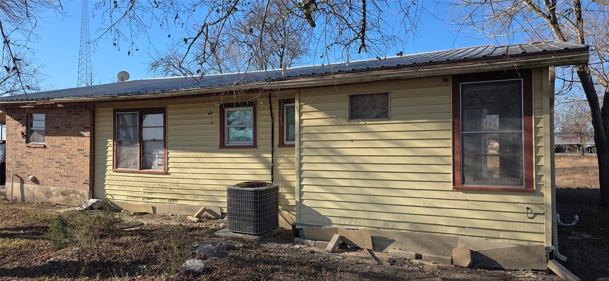 9270 San Marcos HWY, Fentress, TX 78622