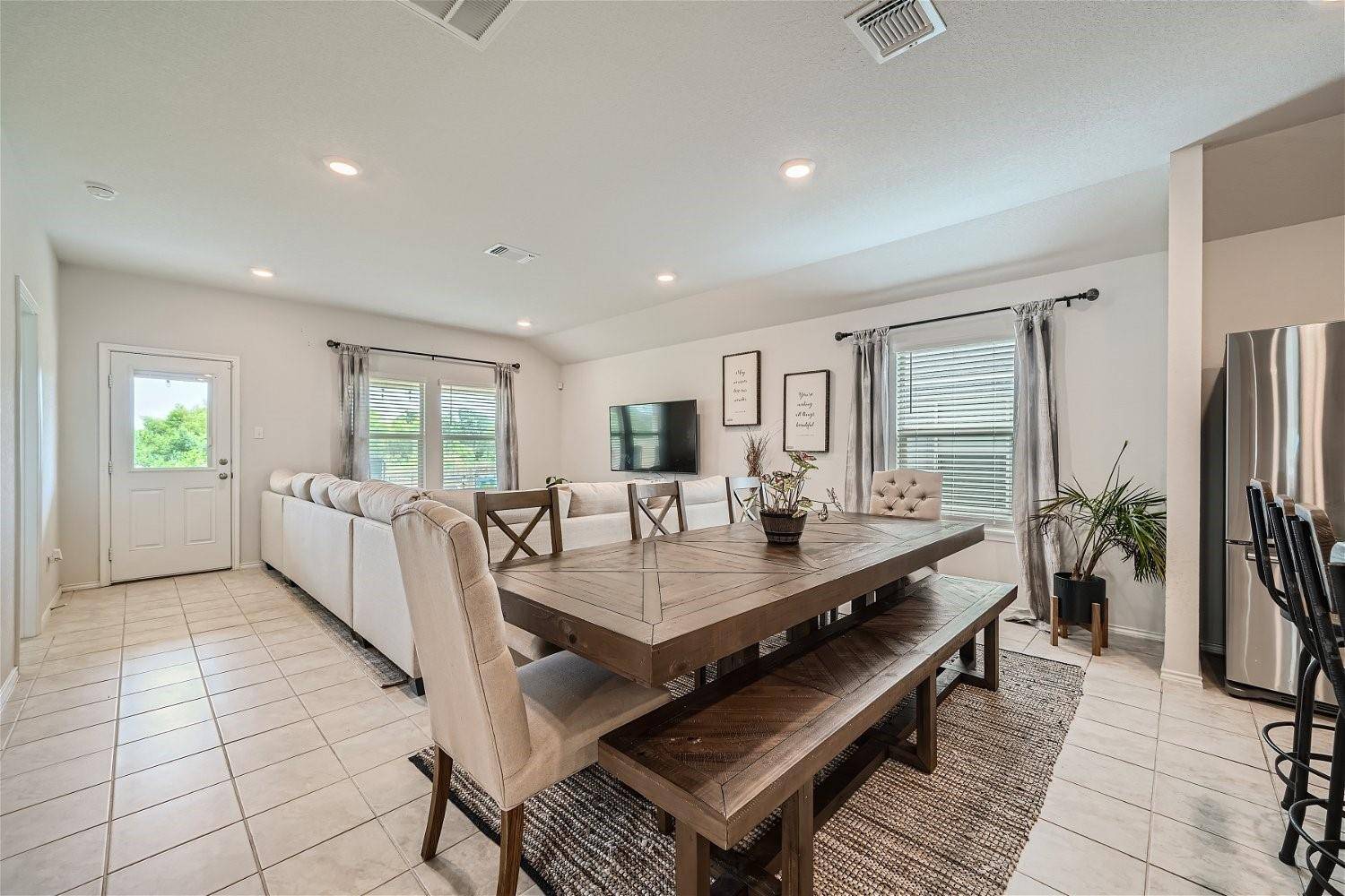 717 Taggart TRL, Jarrell, TX 76537