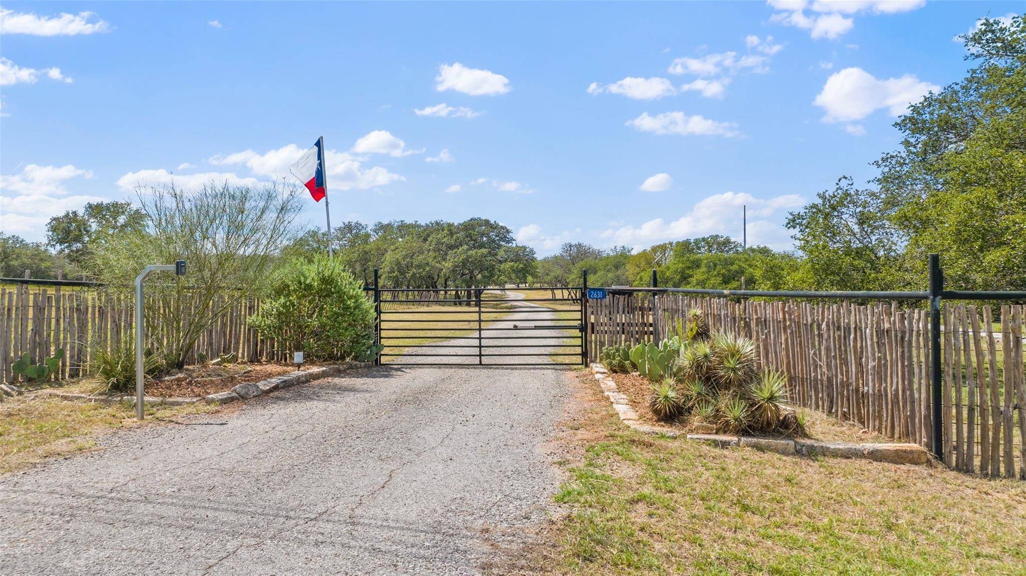 2631 N US 281 HWY, Johnson City, TX 78636