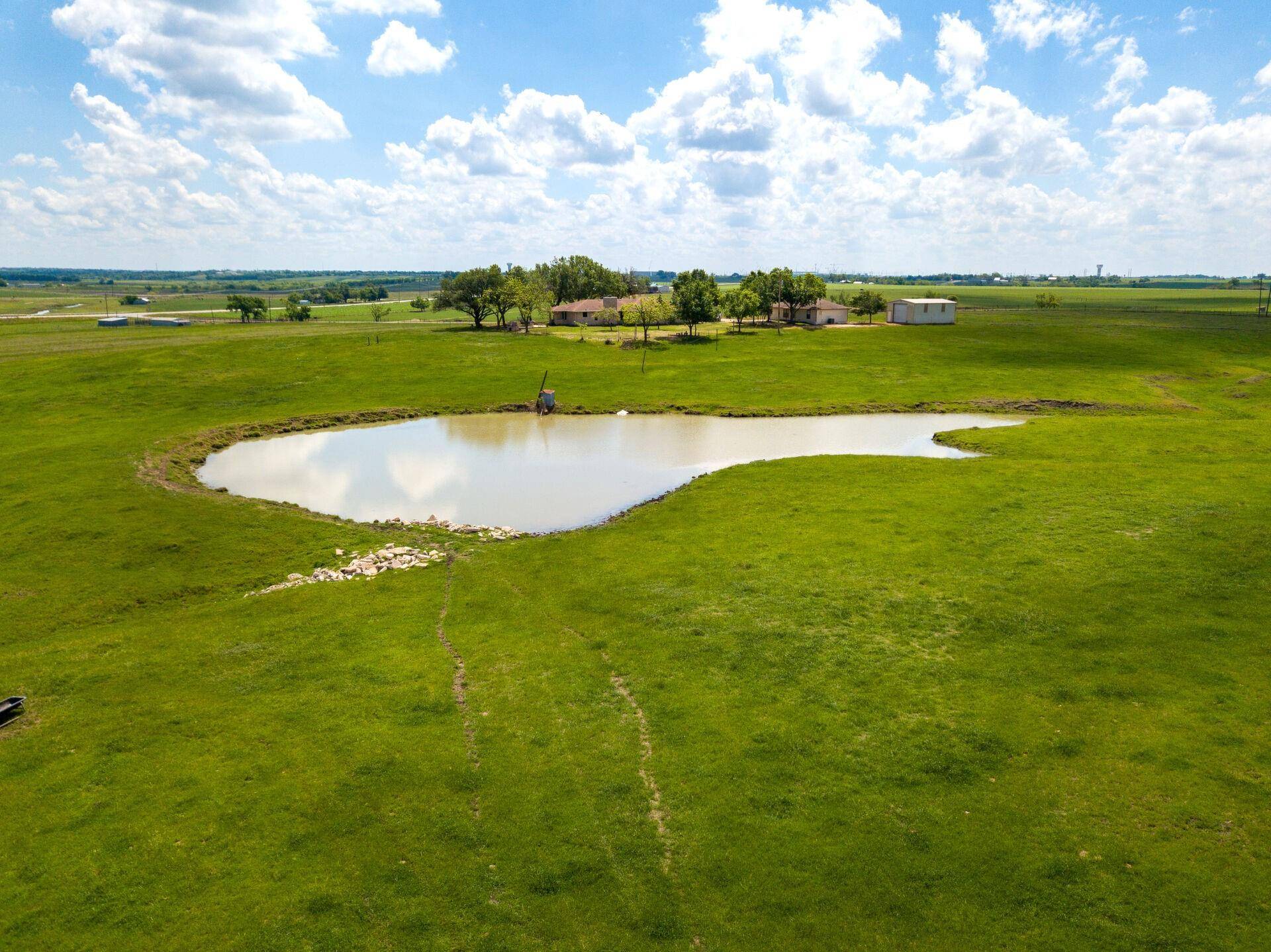 200,204, 210 County Road 160 RD, Taylor, TX 76574