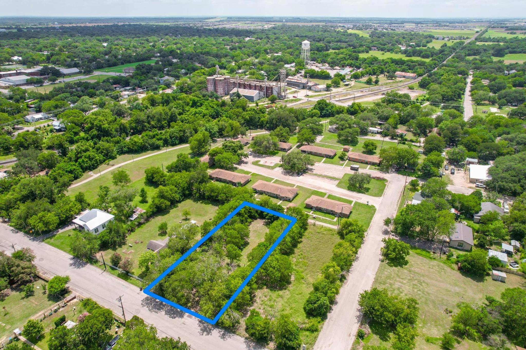 821 Blanco, Lockhart, TX 78644